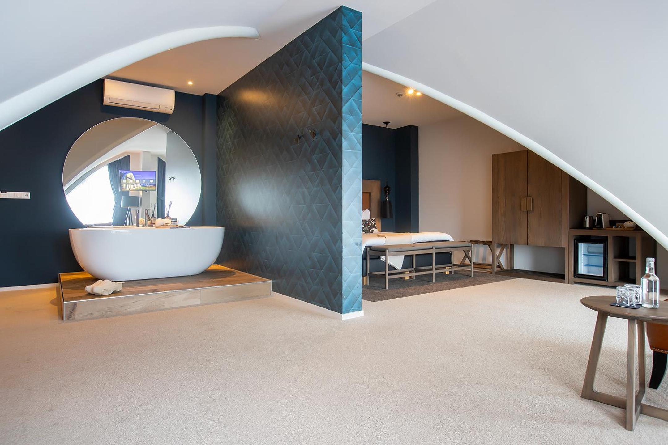 Suite with View - Photo 2