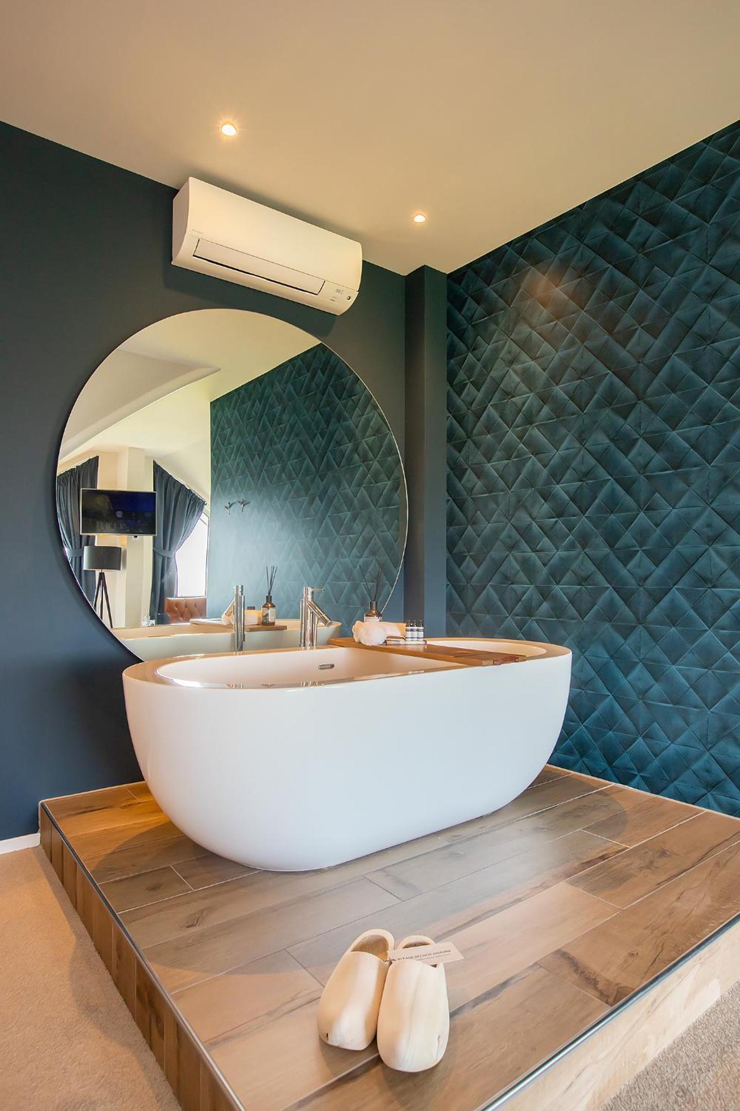 Suite with View - Photo 4