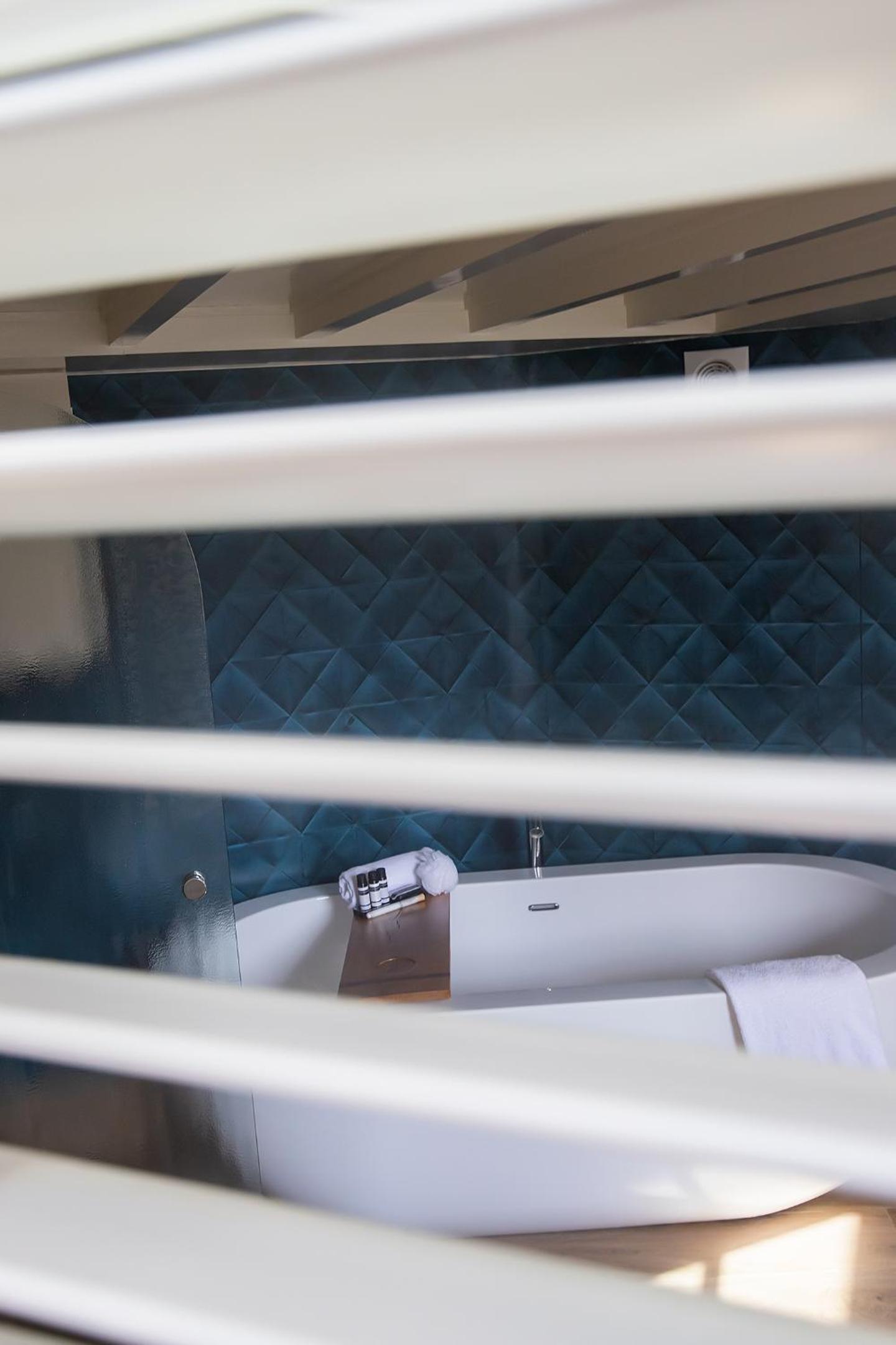 Superior Garden Suite - Photo 9