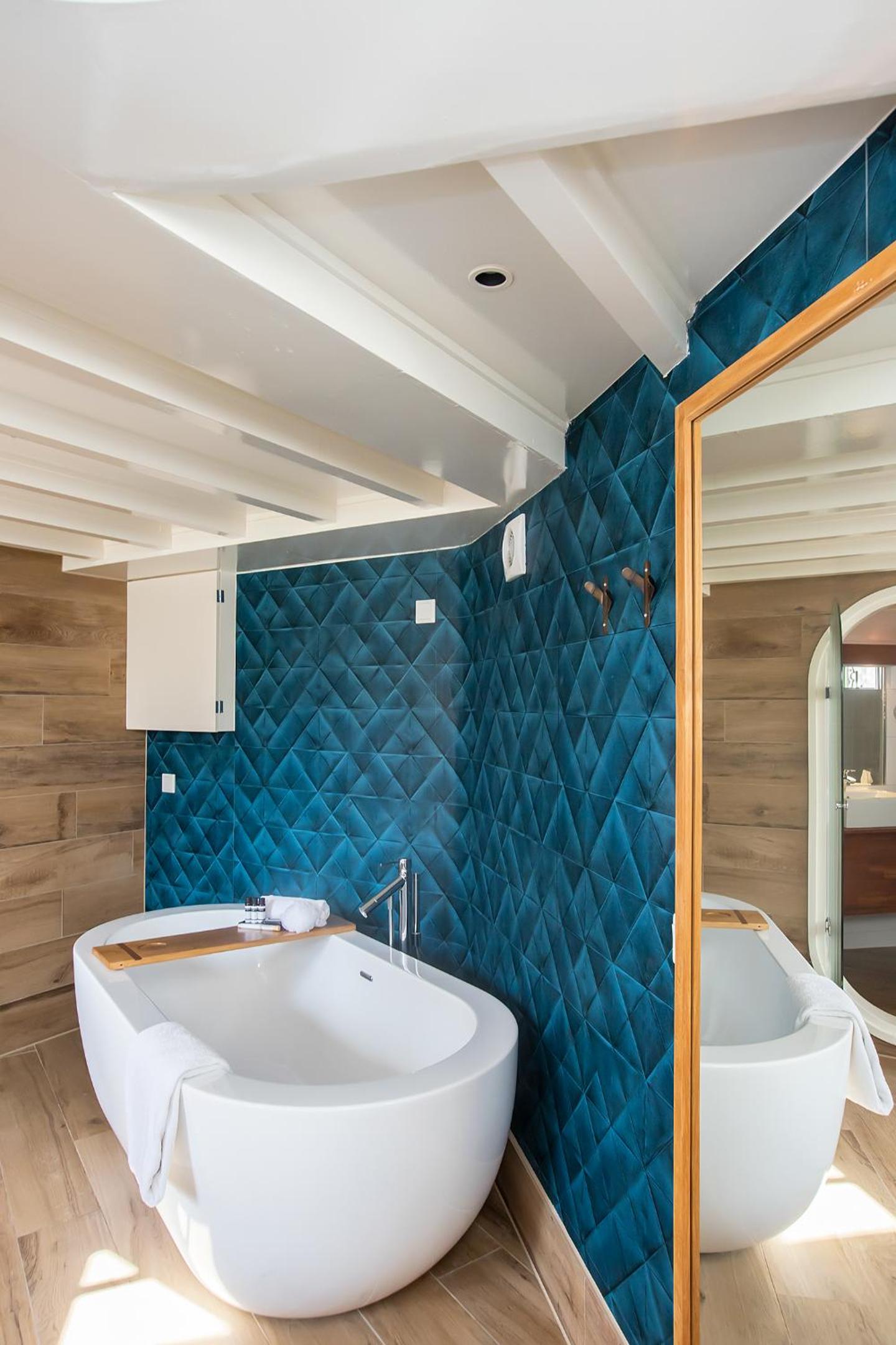 Superior Garden Suite - Photo 10