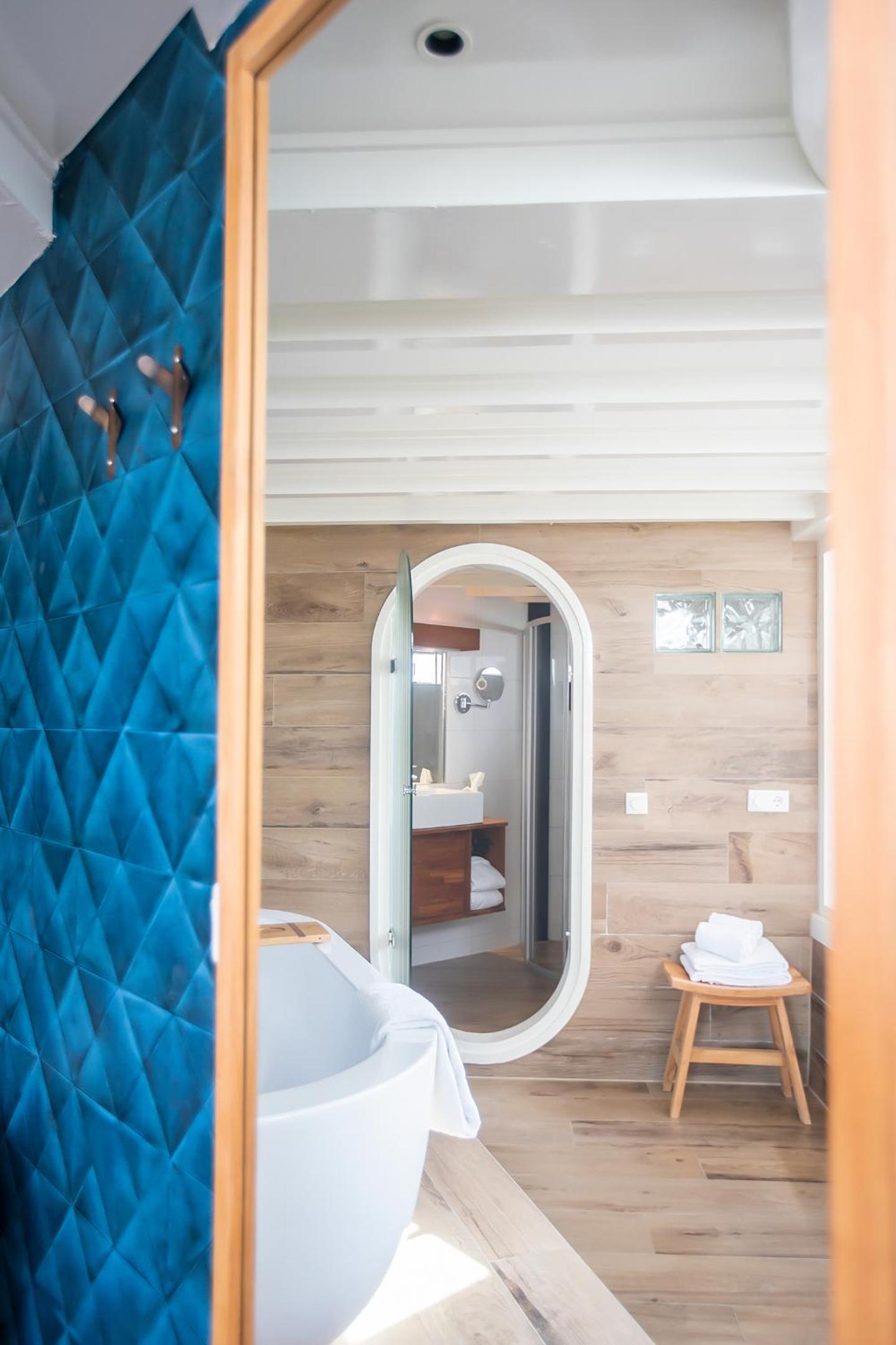 Superior Garden Suite - Photo 11