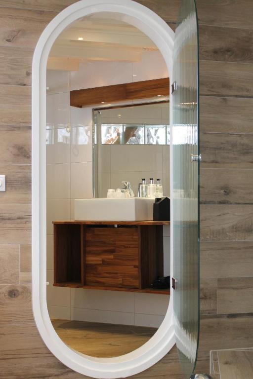 Superior Garden Suite - Photo 12