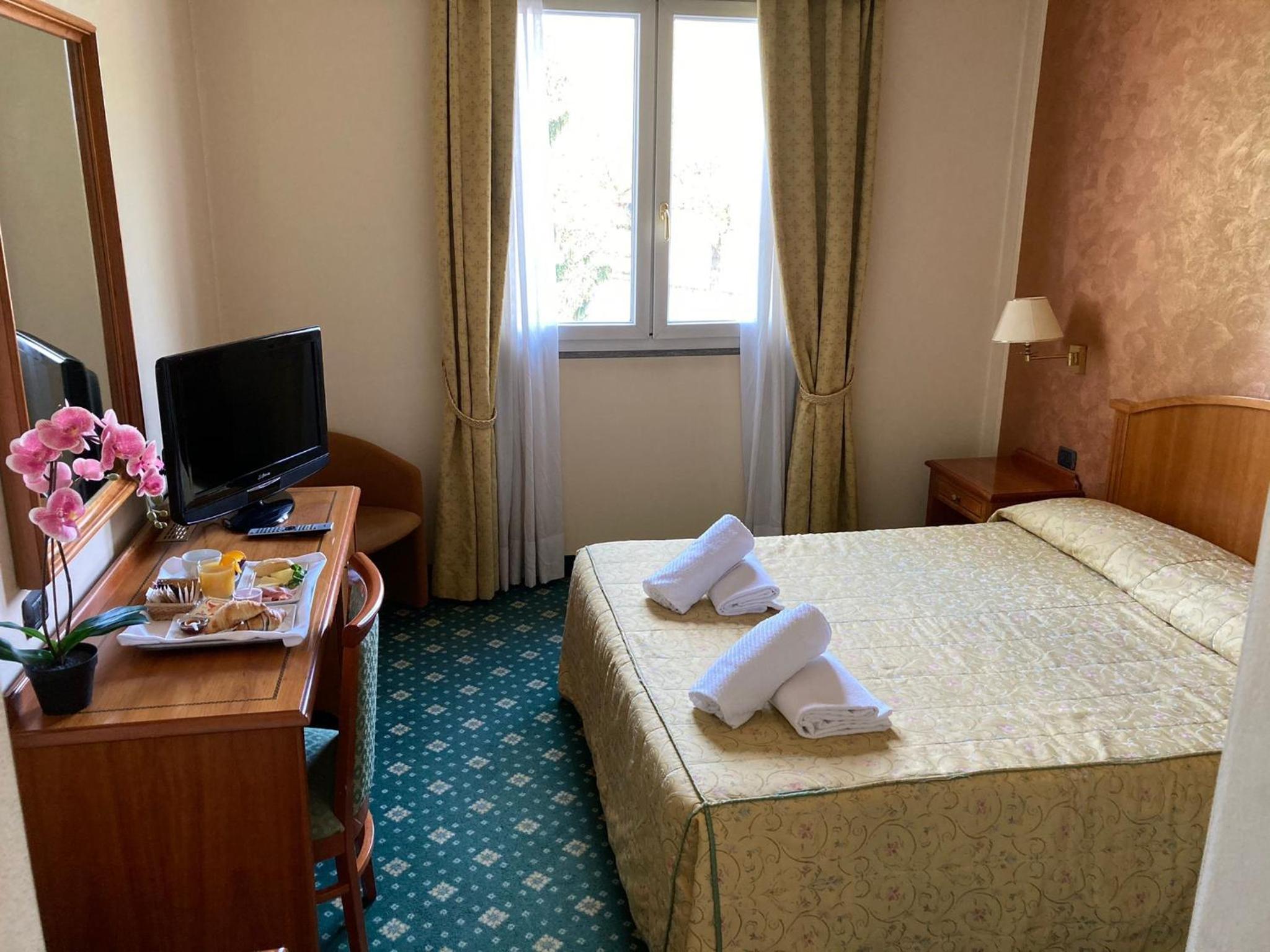 Double Room - Photo 4