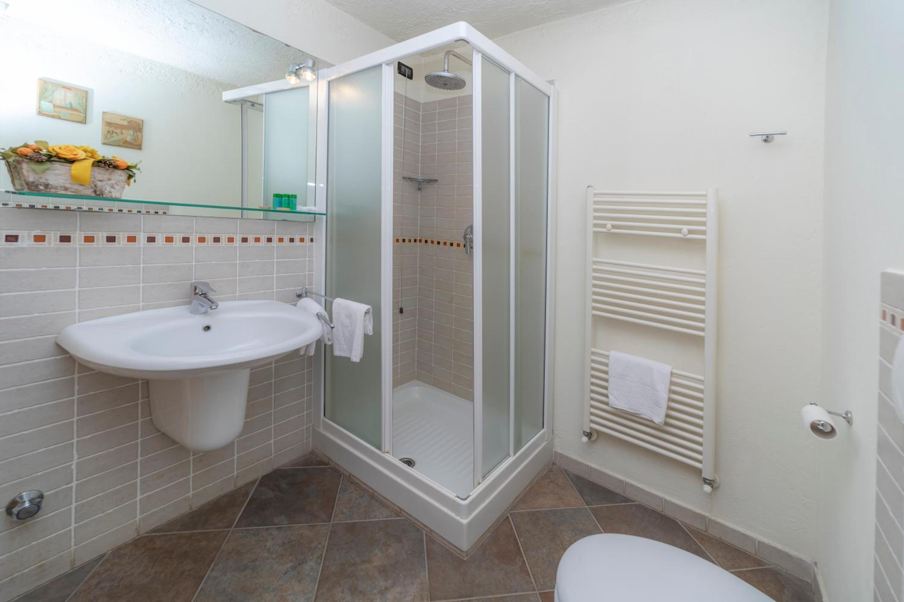 Standard Triple Room - Photo 3