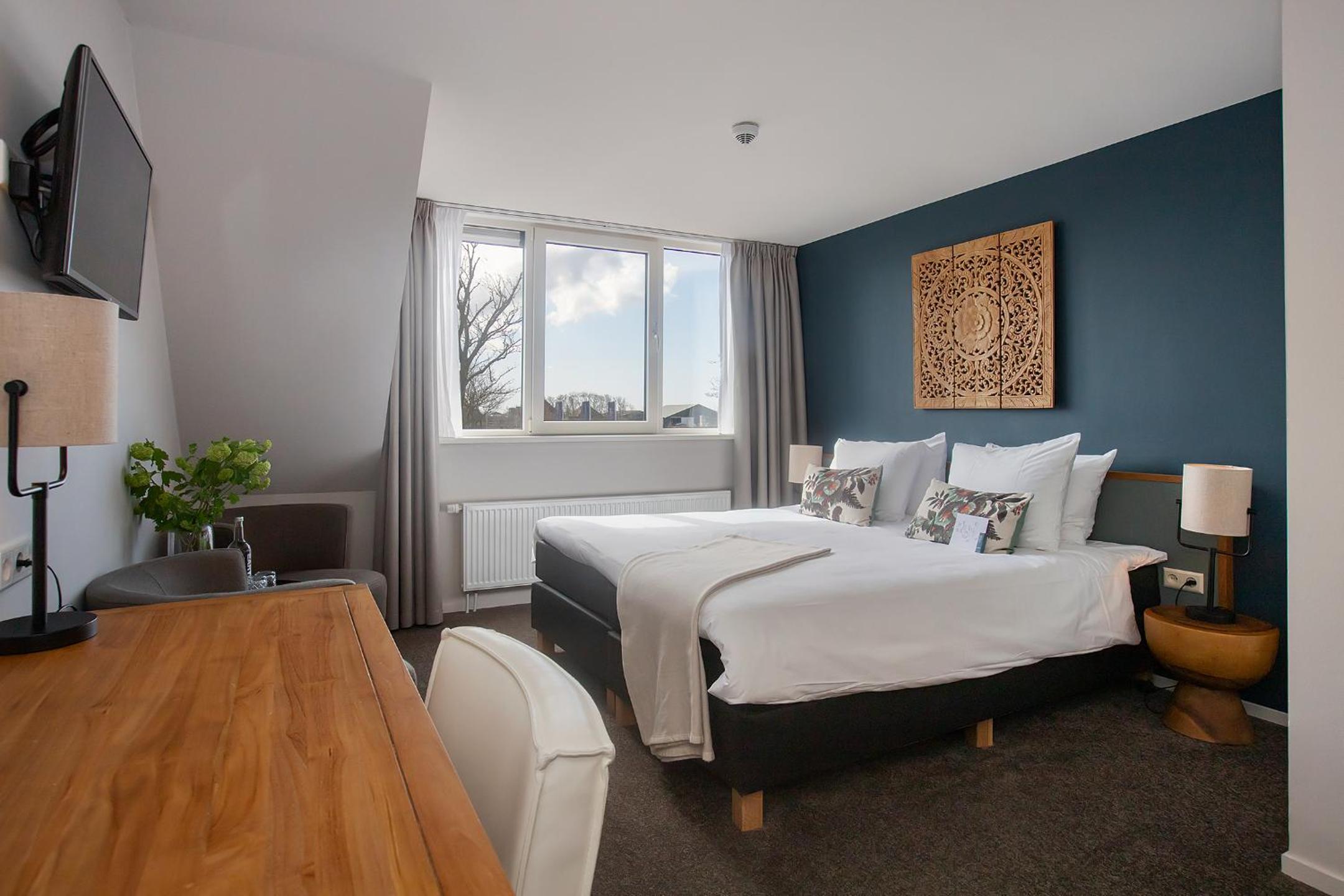 Deluxe Double Room with Bath - Photo 1