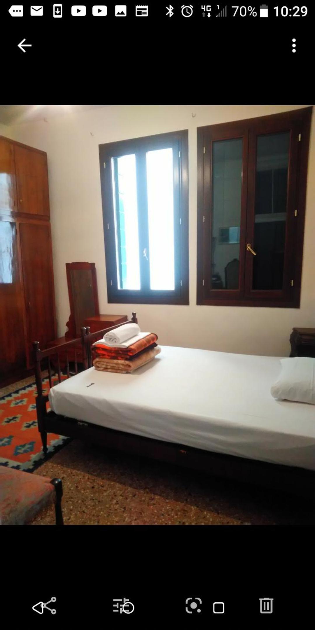 Single Room with Shared Bathroom photo 1