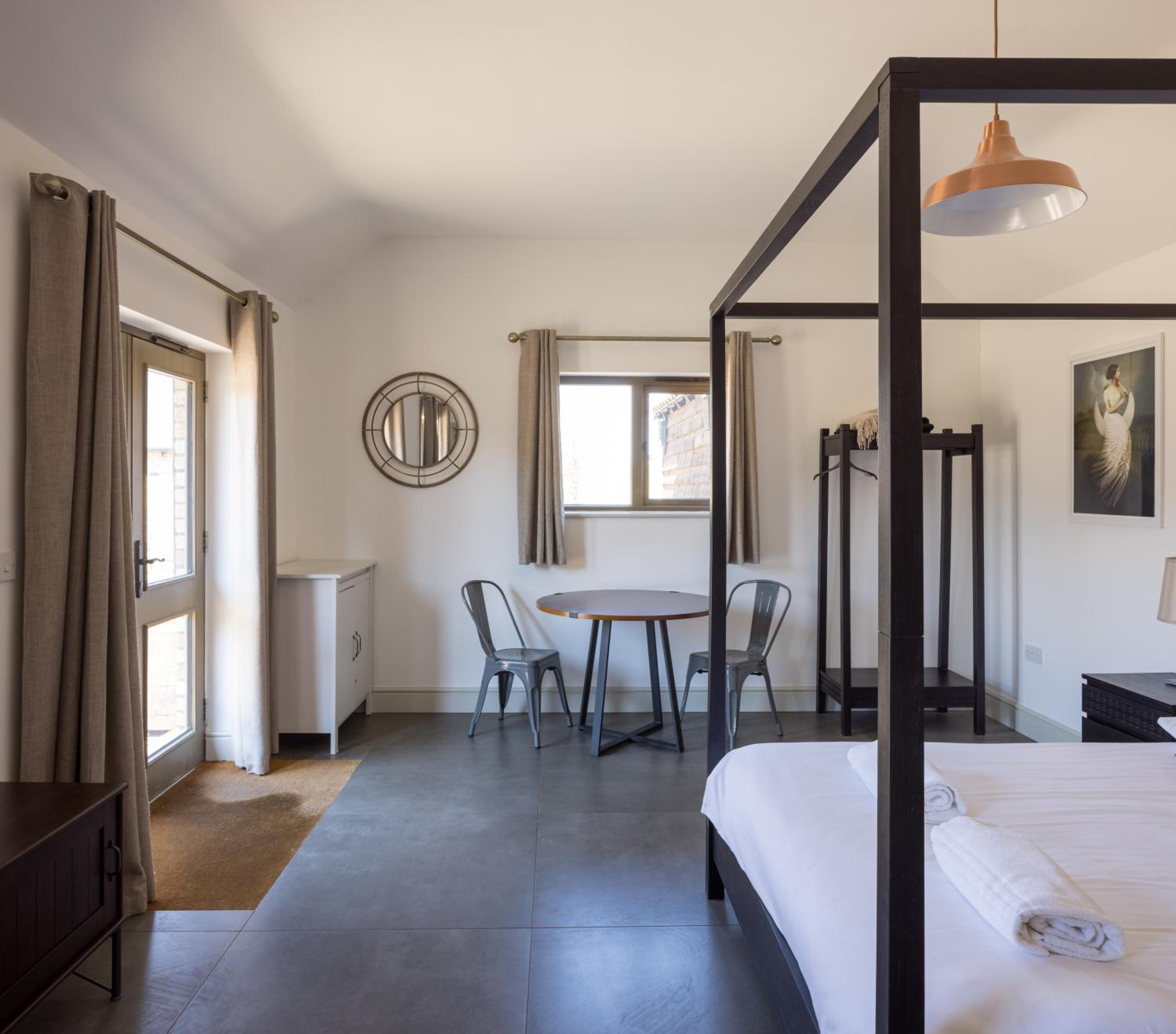 Studio Apartment - Photo 8