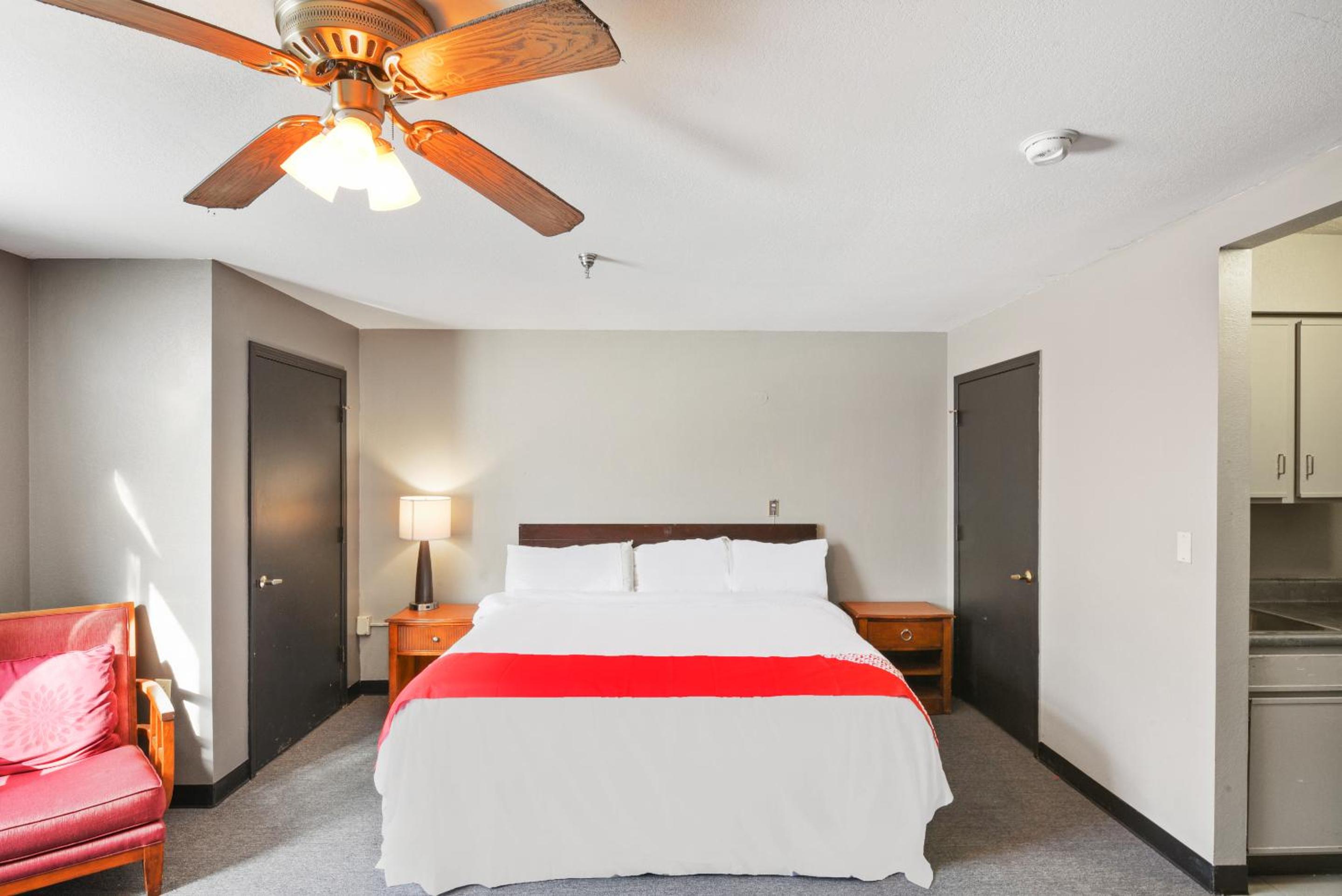 Queen Bed With Pull Out	 photo 3