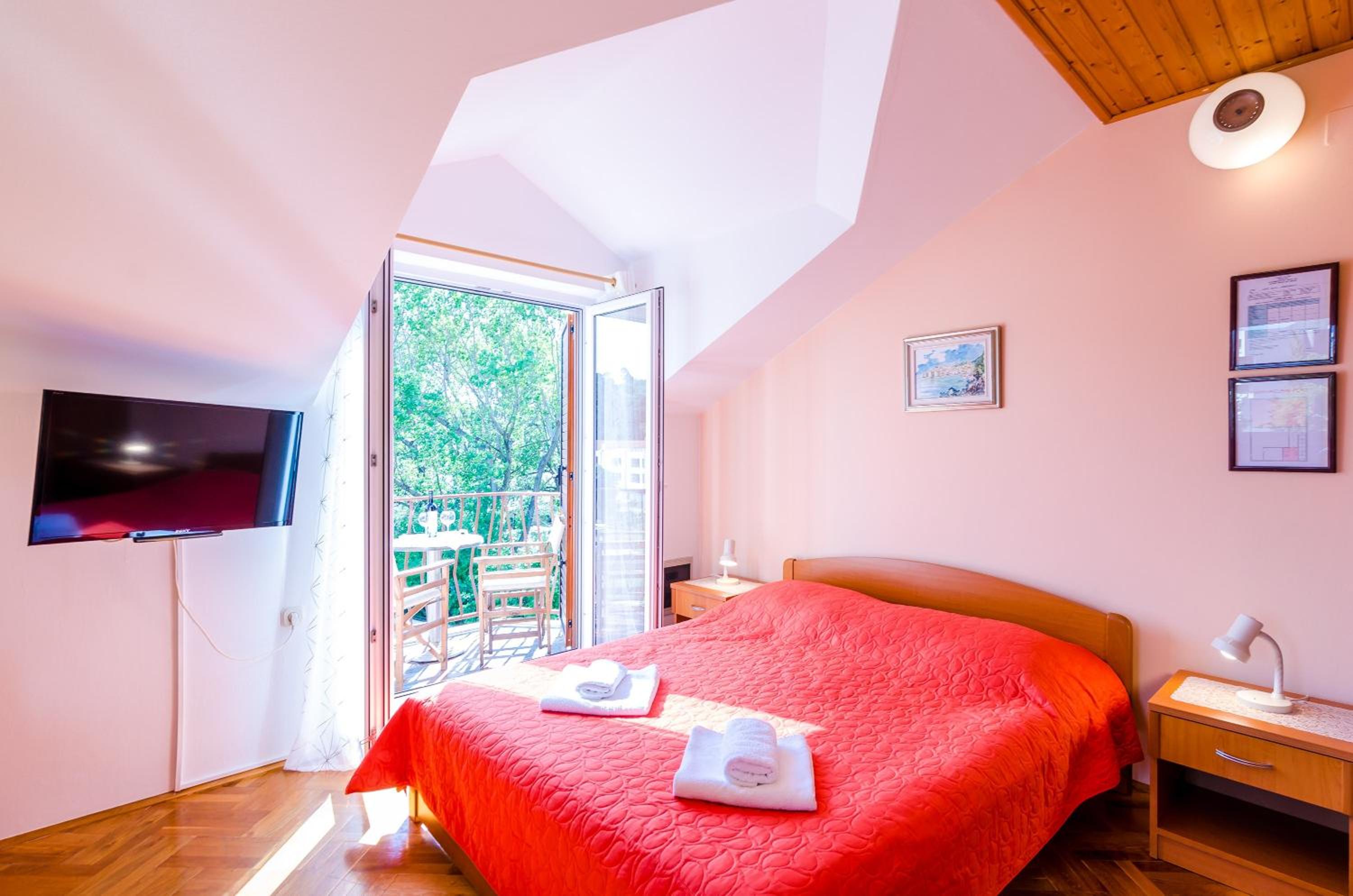 Comfort Studio Apartment with Balcony and Pool View
