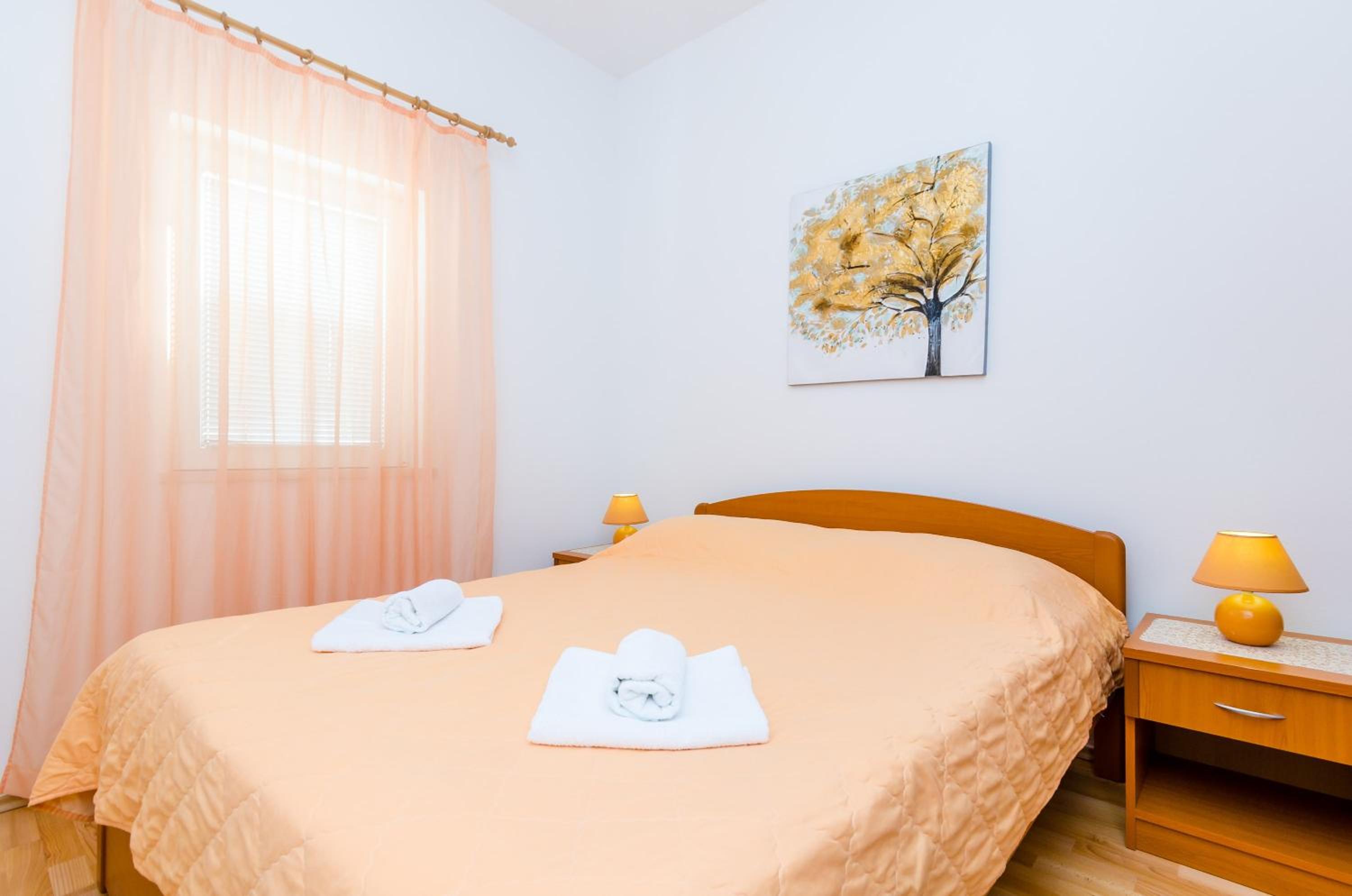 One bedroom Apartment with terrace and pool view