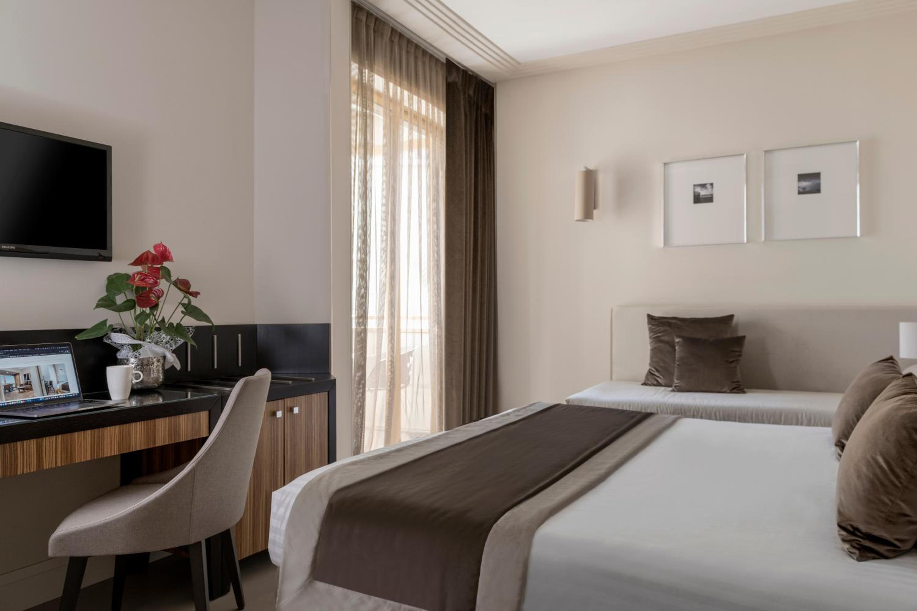 Deluxe Triple Room - Photo 1