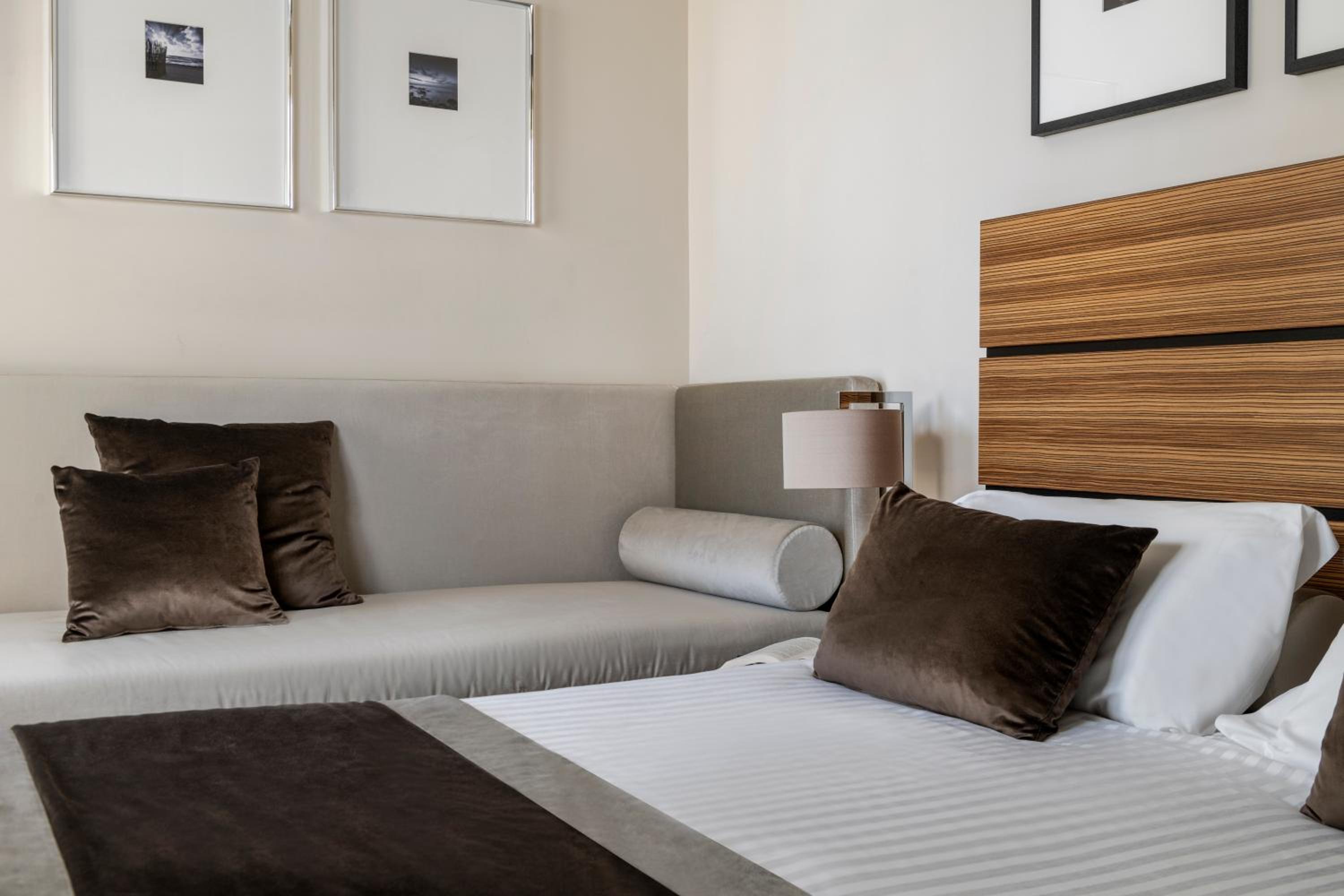 Deluxe Quadruple Room - Photo 8