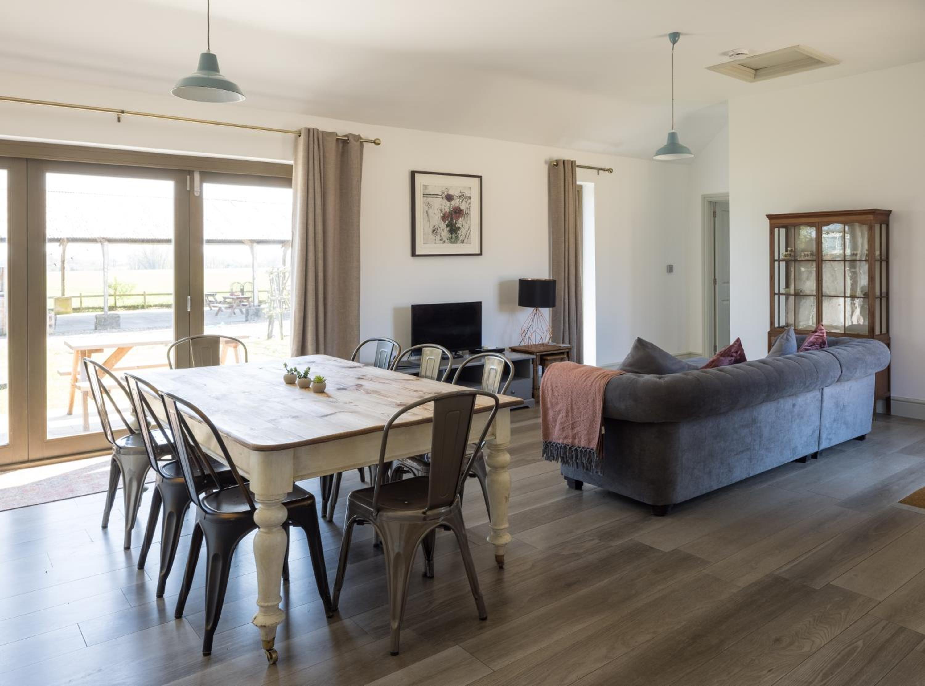 Two-Bedroom Apartment - Photo 14