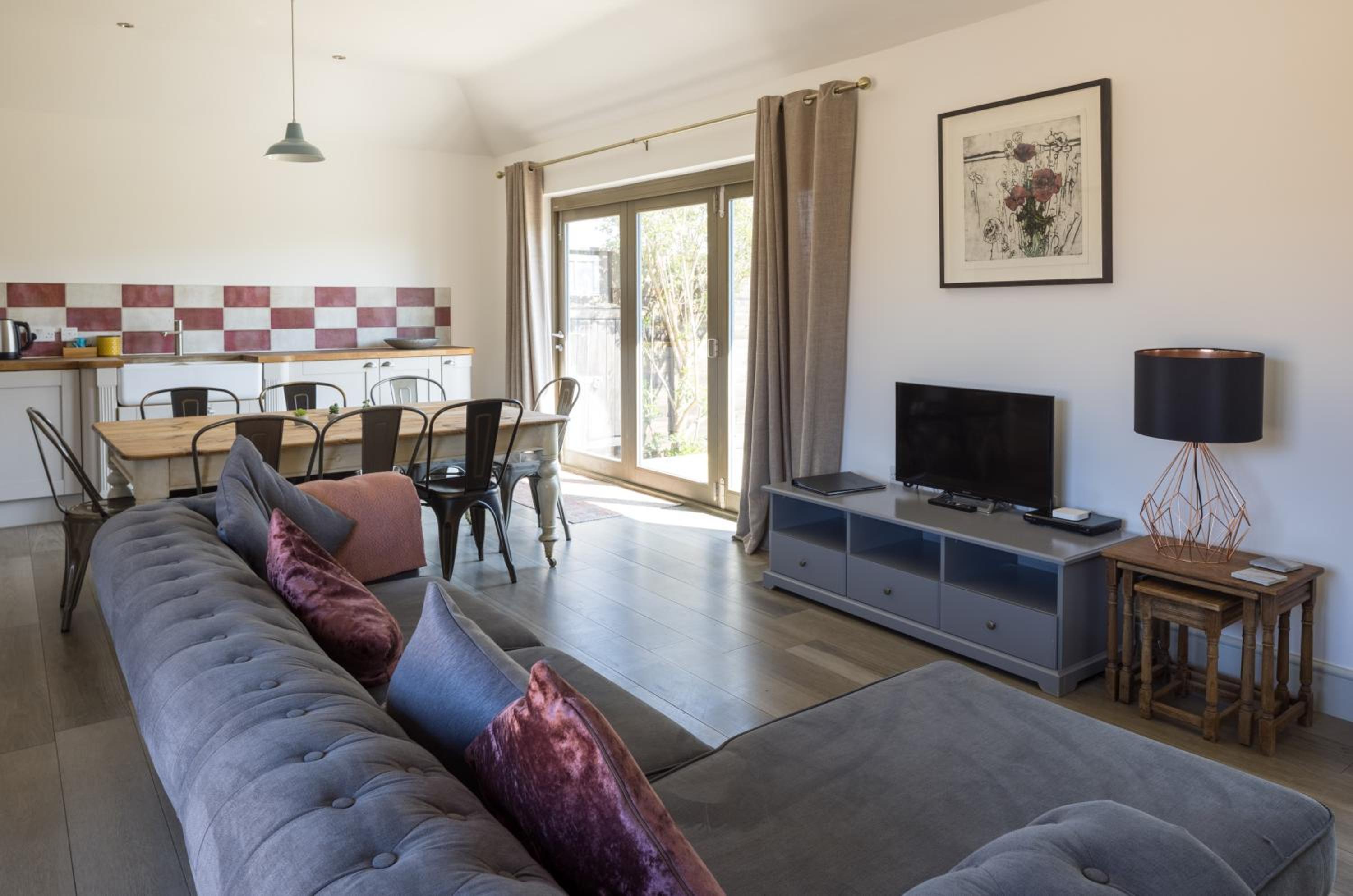 Two-Bedroom Apartment - Photo 24