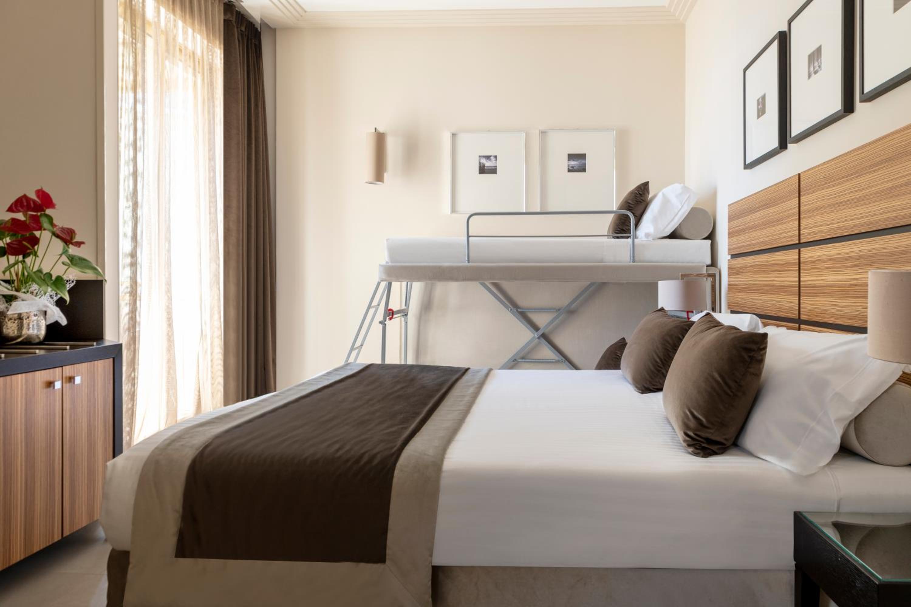 Deluxe Quadruple Room - Photo 10