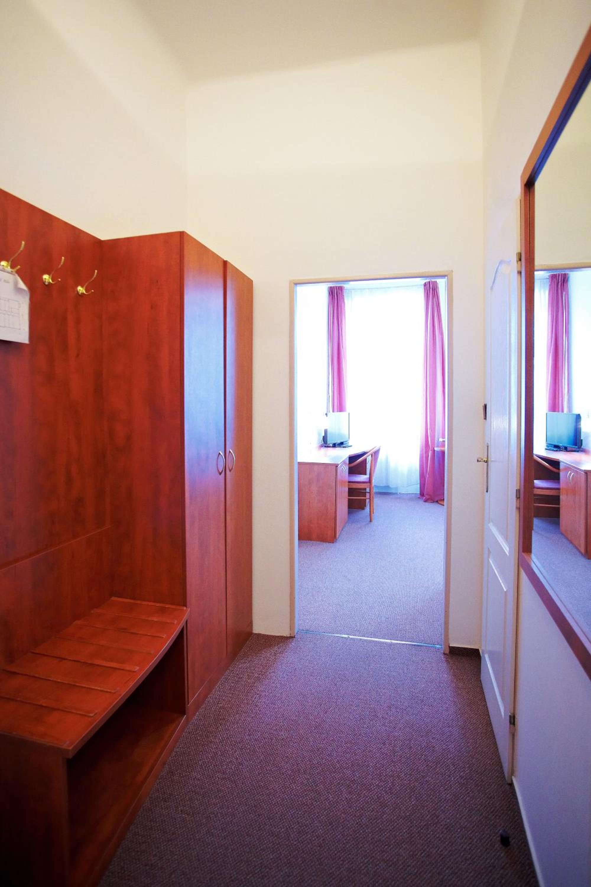 Standard Quadruple Room photo 2