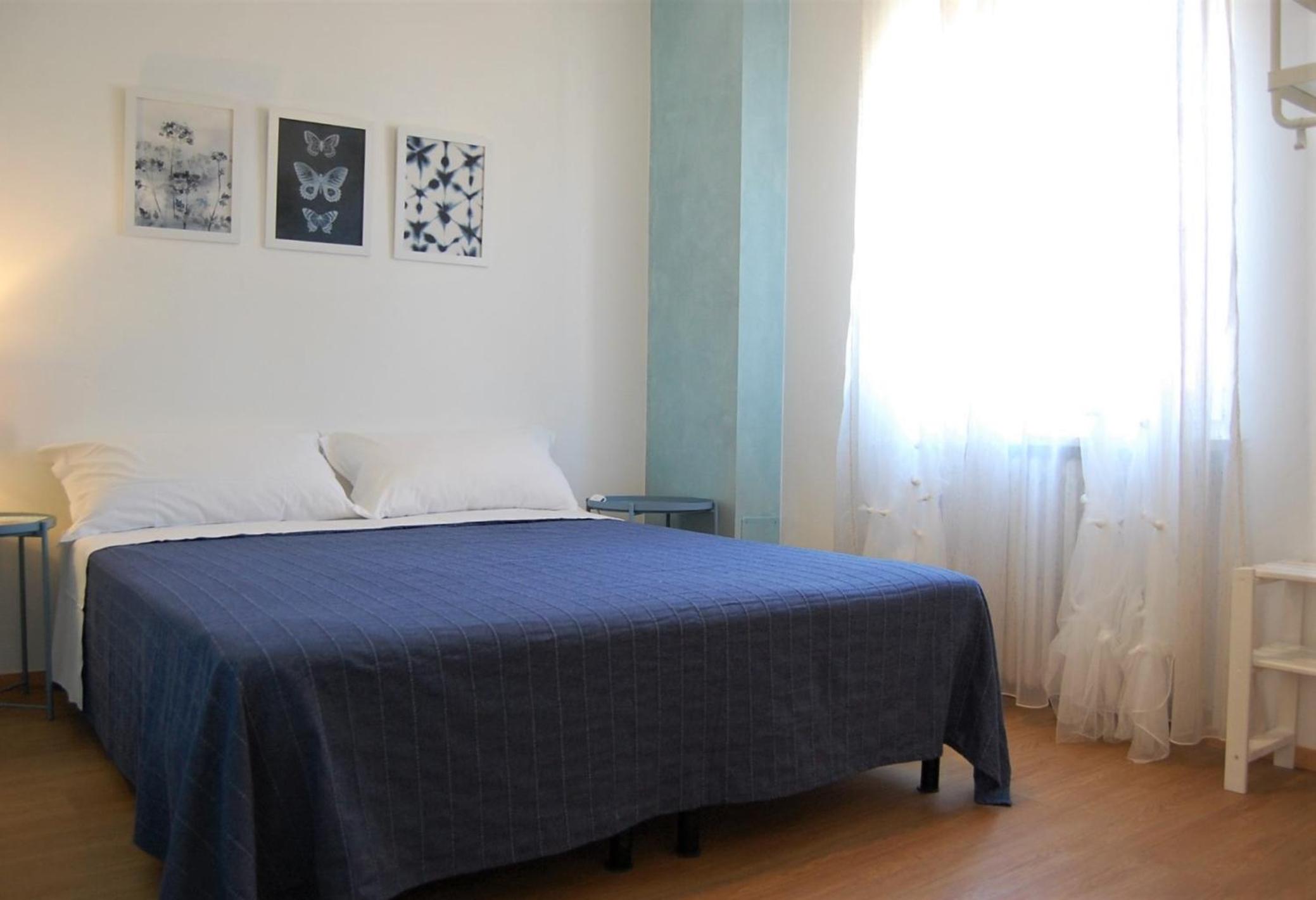 Double Room with Private External Bathroom - Photo 14
