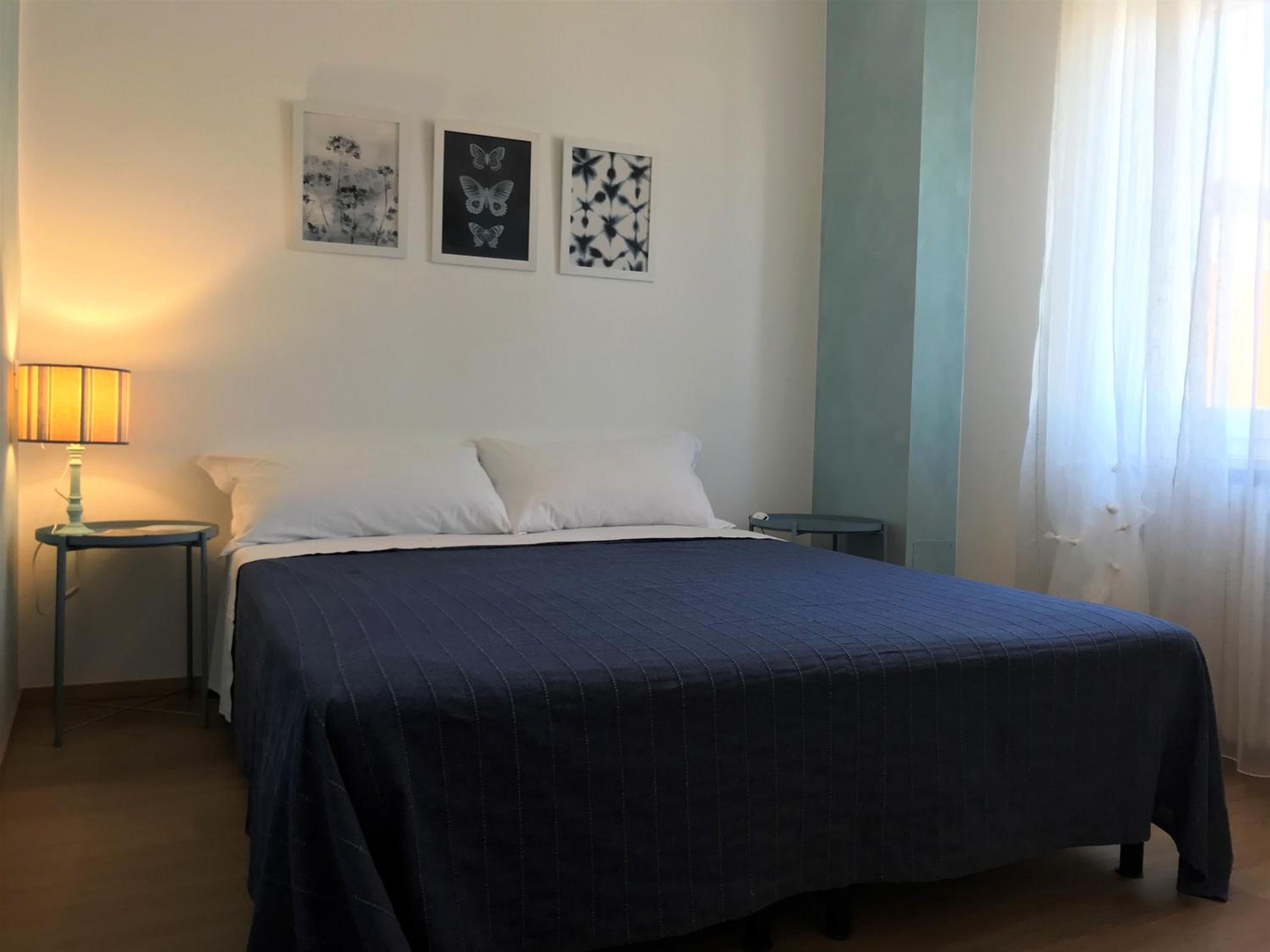 Double Room with Private External Bathroom - Photo 13