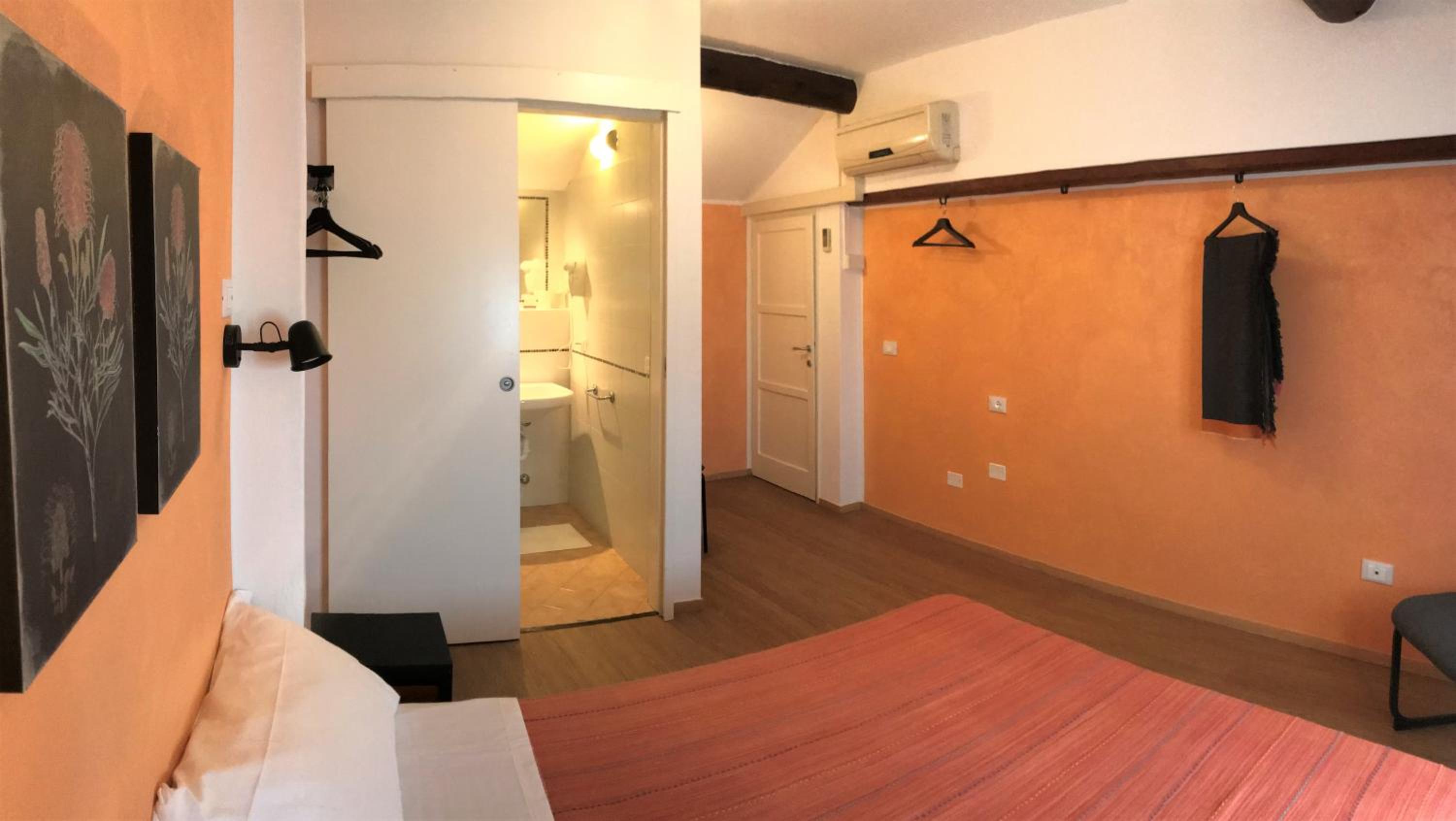 Double Room with Private Bathroom - Photo 5
