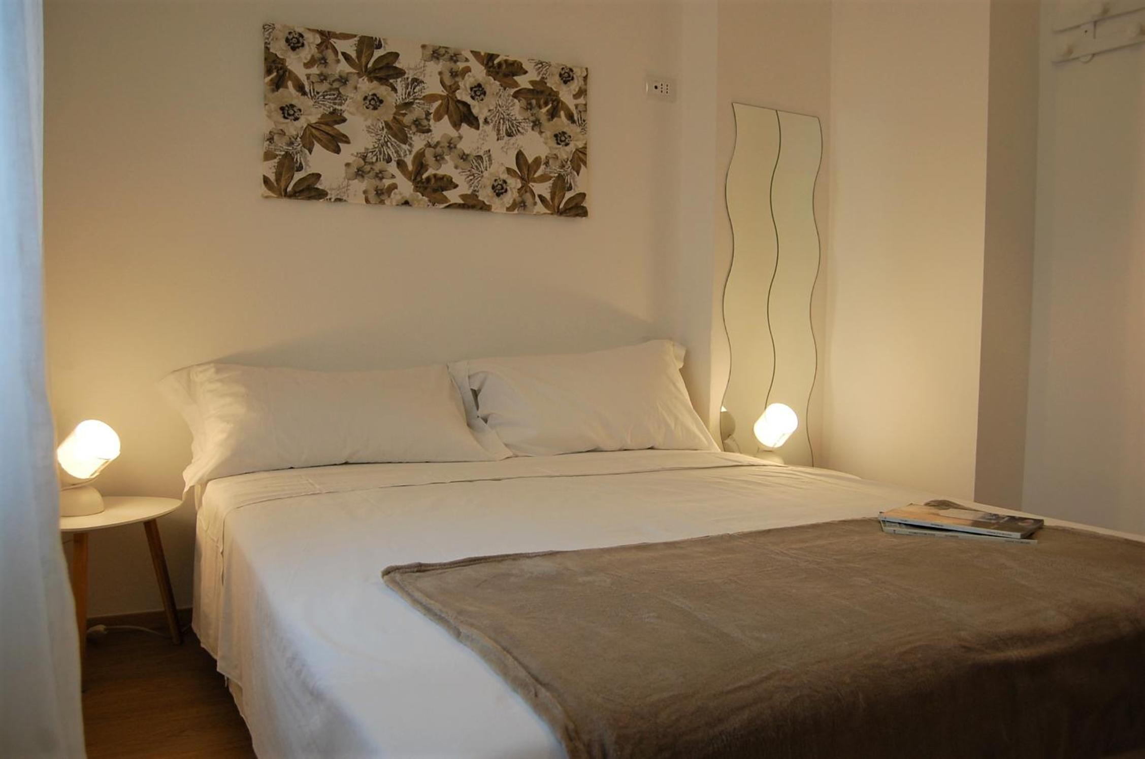 Double Room with Private Bathroom - Photo 6