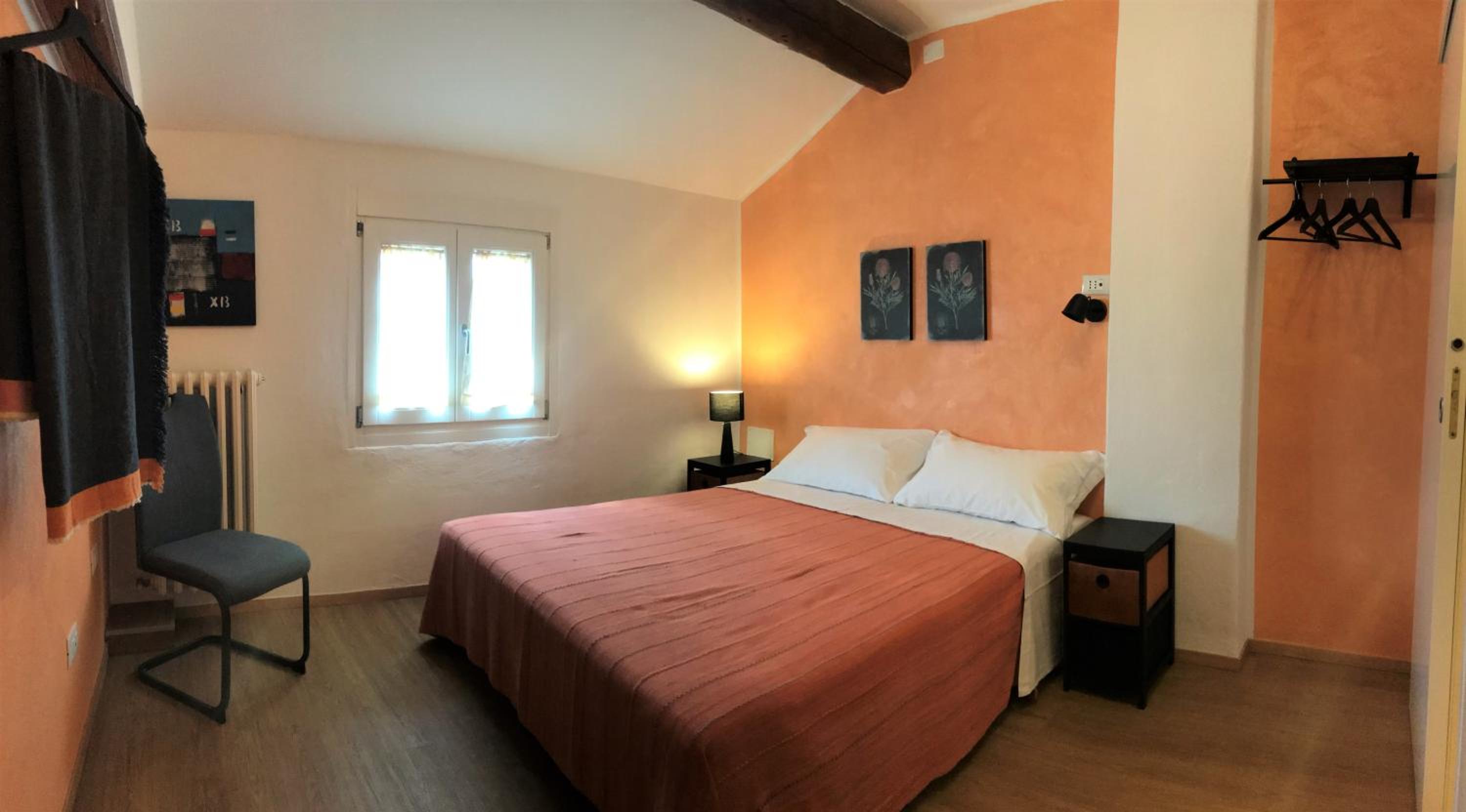 Double Room with Private Bathroom - Photo 9