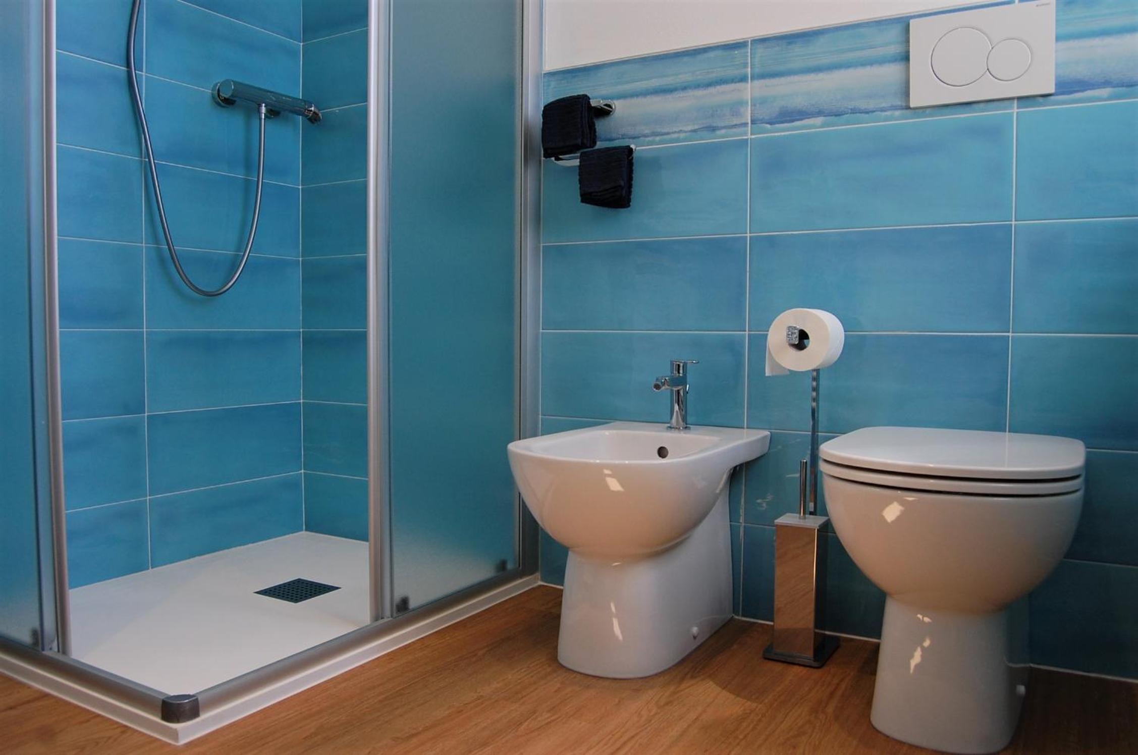 Double Room with Private External Bathroom - Photo 8