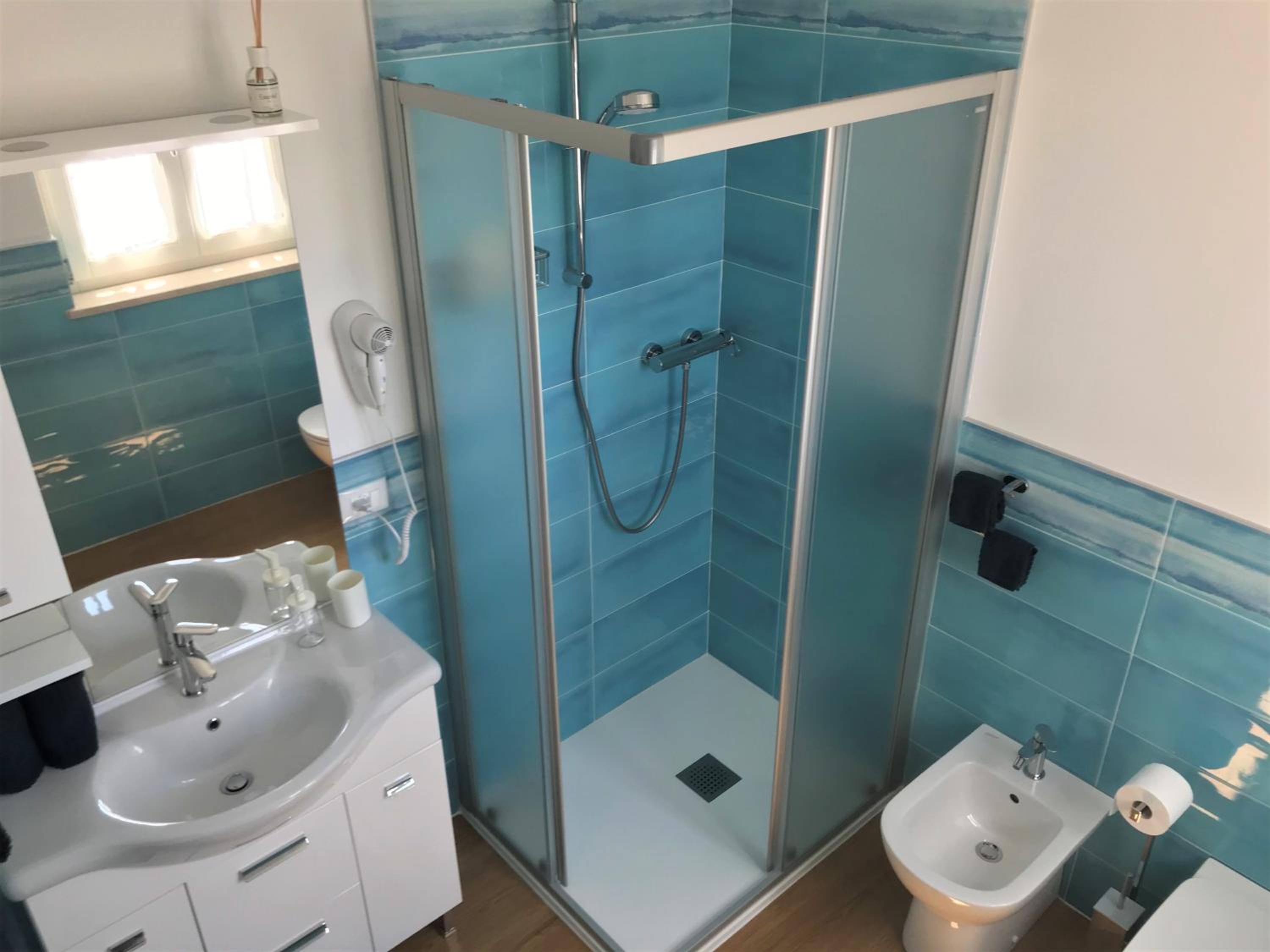 Double Room with Private External Bathroom - Photo 9