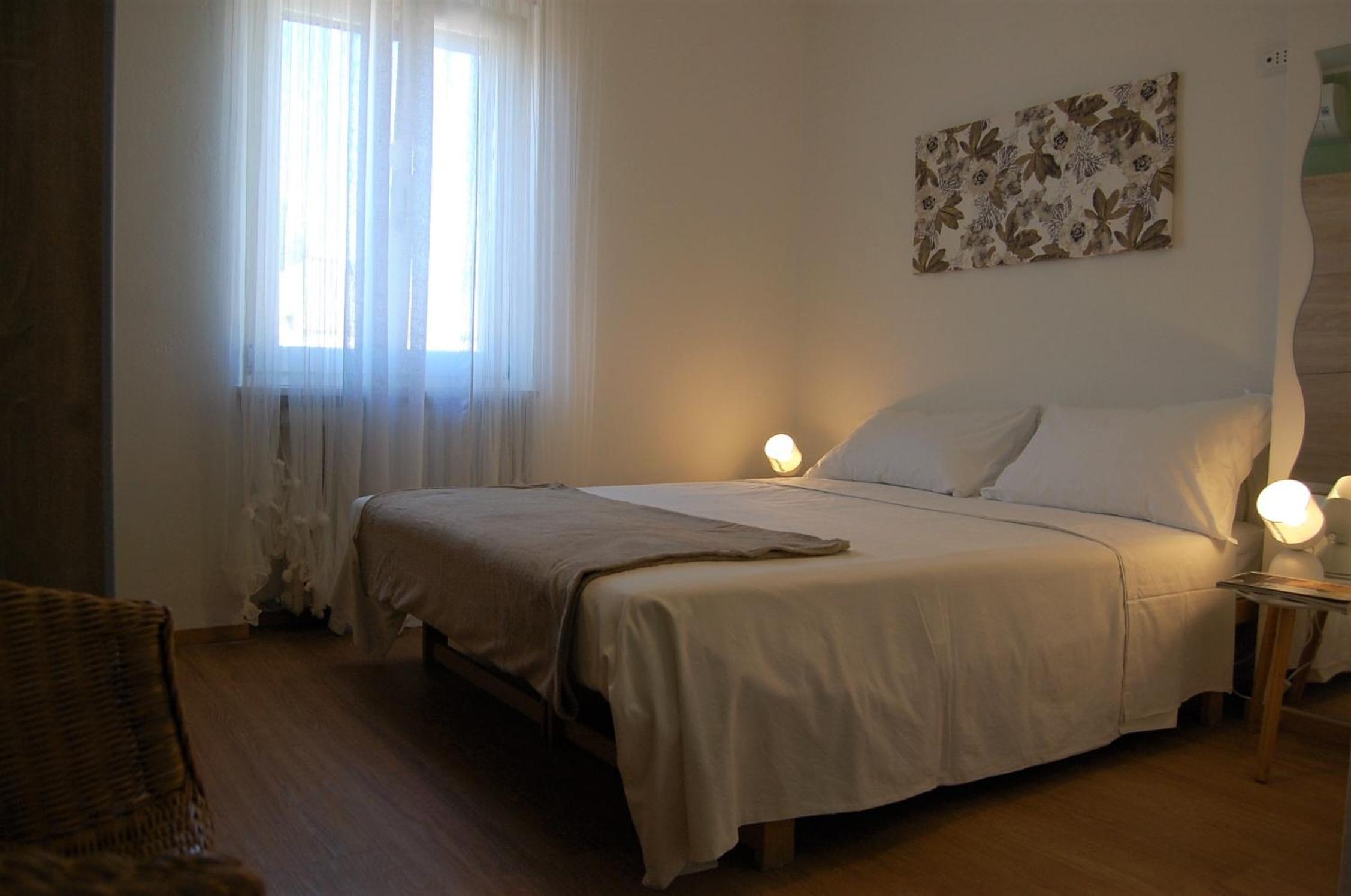 Double Room with Private Bathroom - Photo 7