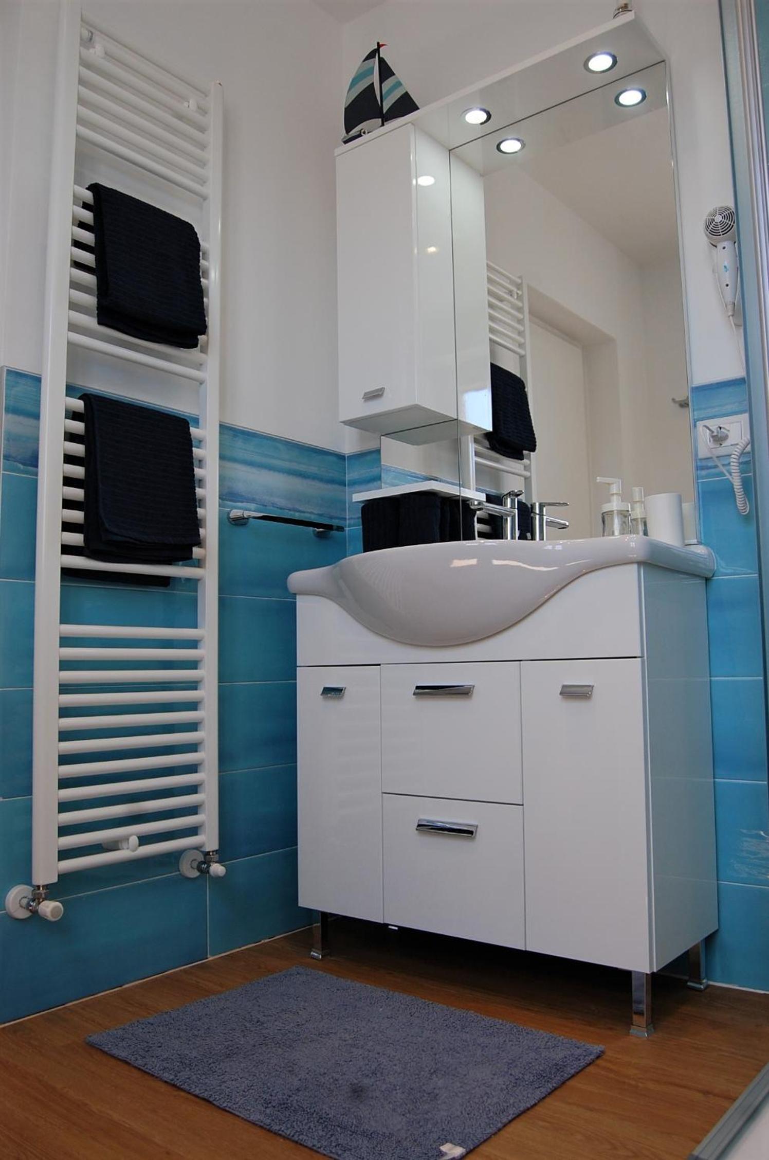 Double Room with Private External Bathroom - Photo 10