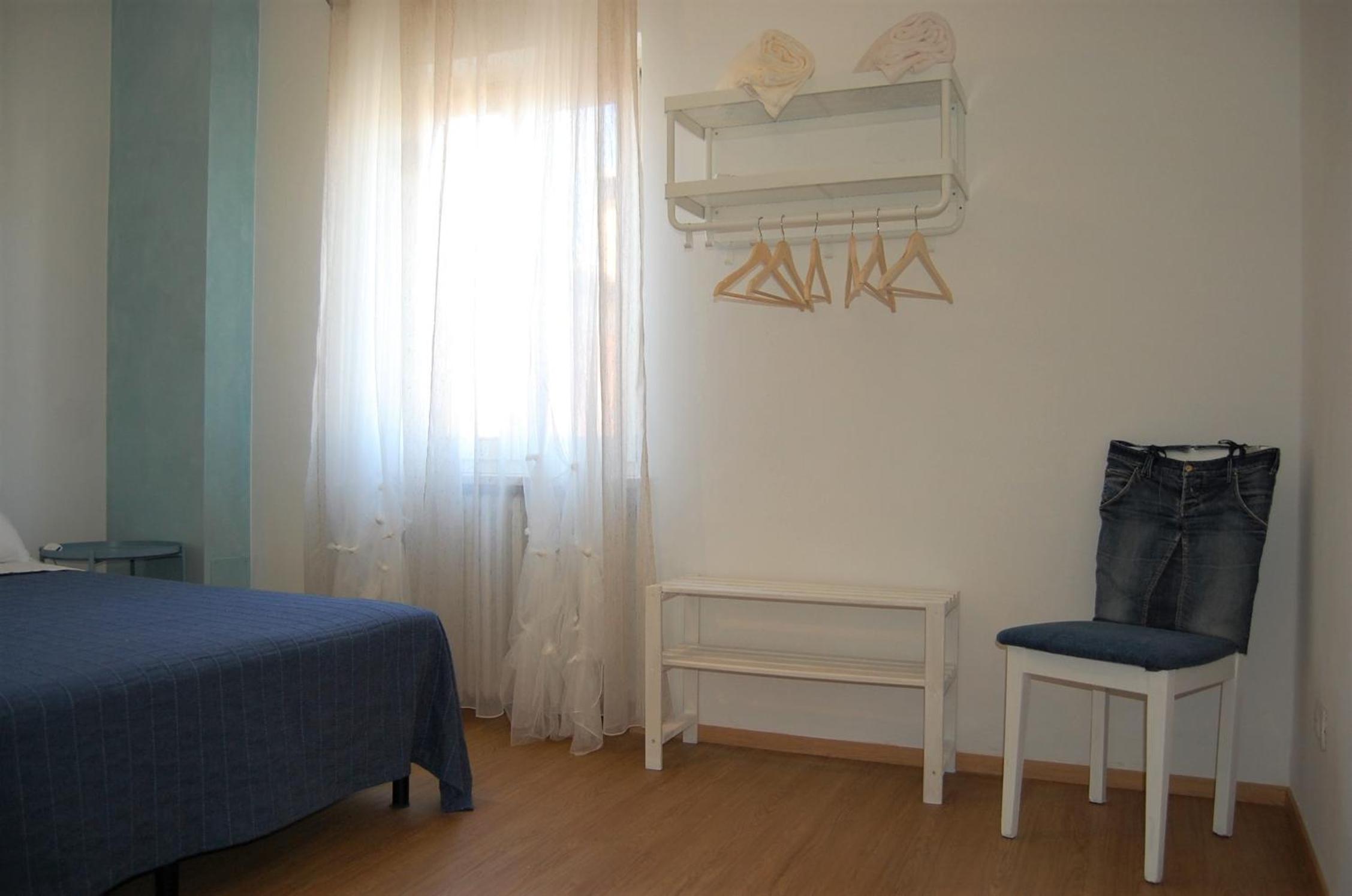 Double Room with Private External Bathroom - Photo 7
