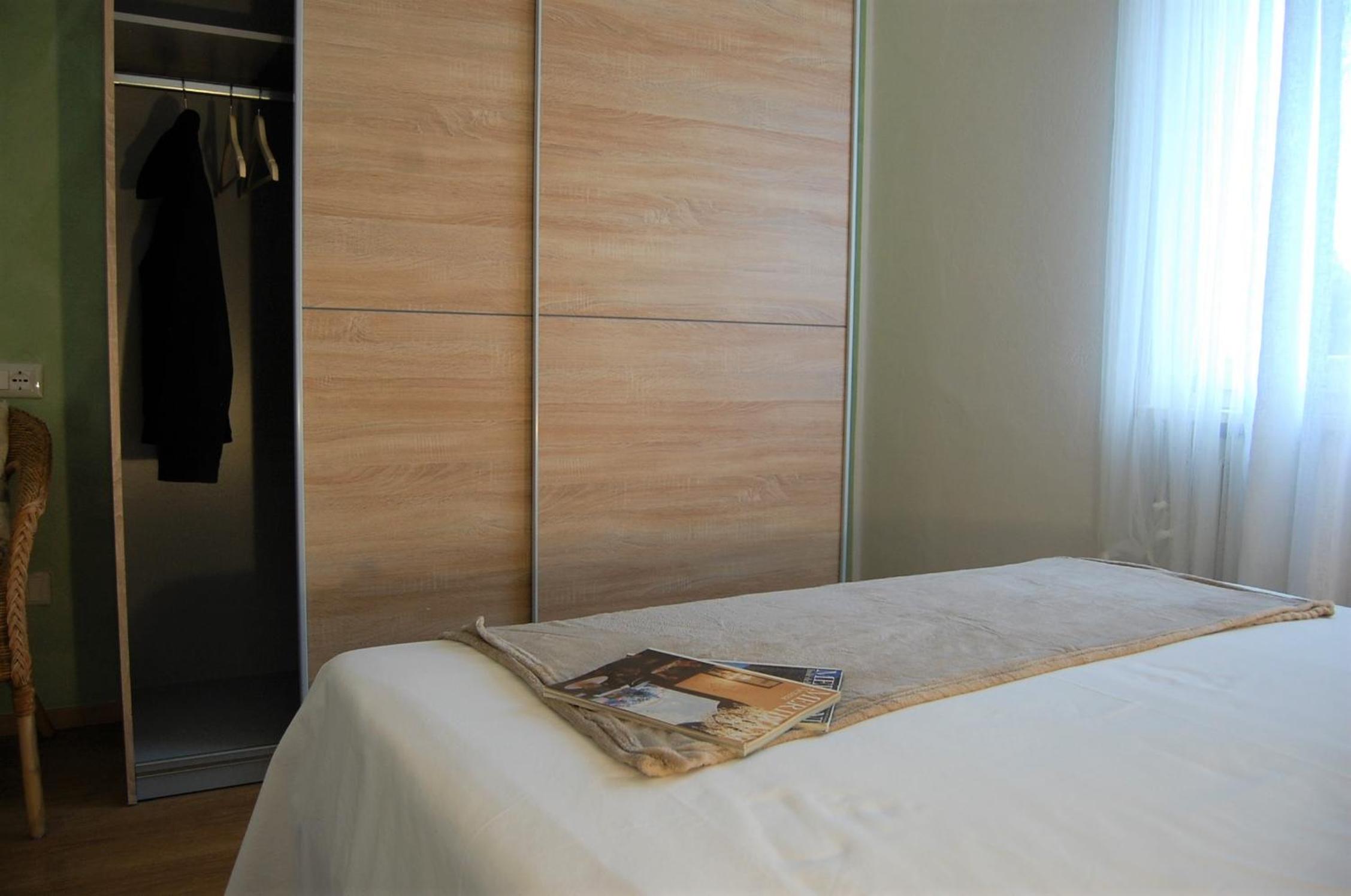 Double Room with Private Bathroom - Photo 8