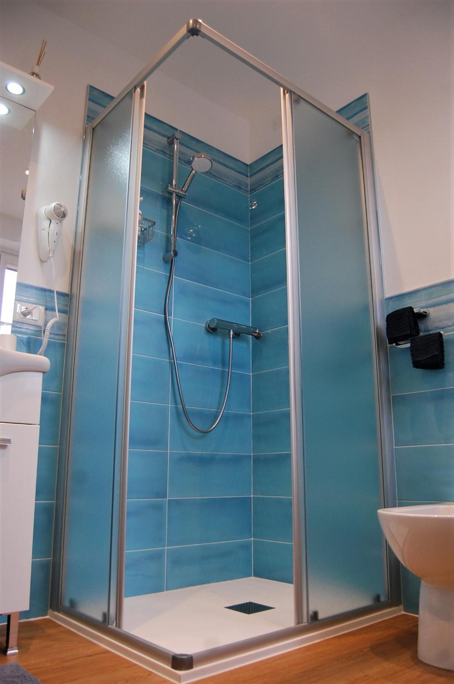 Double Room with Private External Bathroom - Photo 12