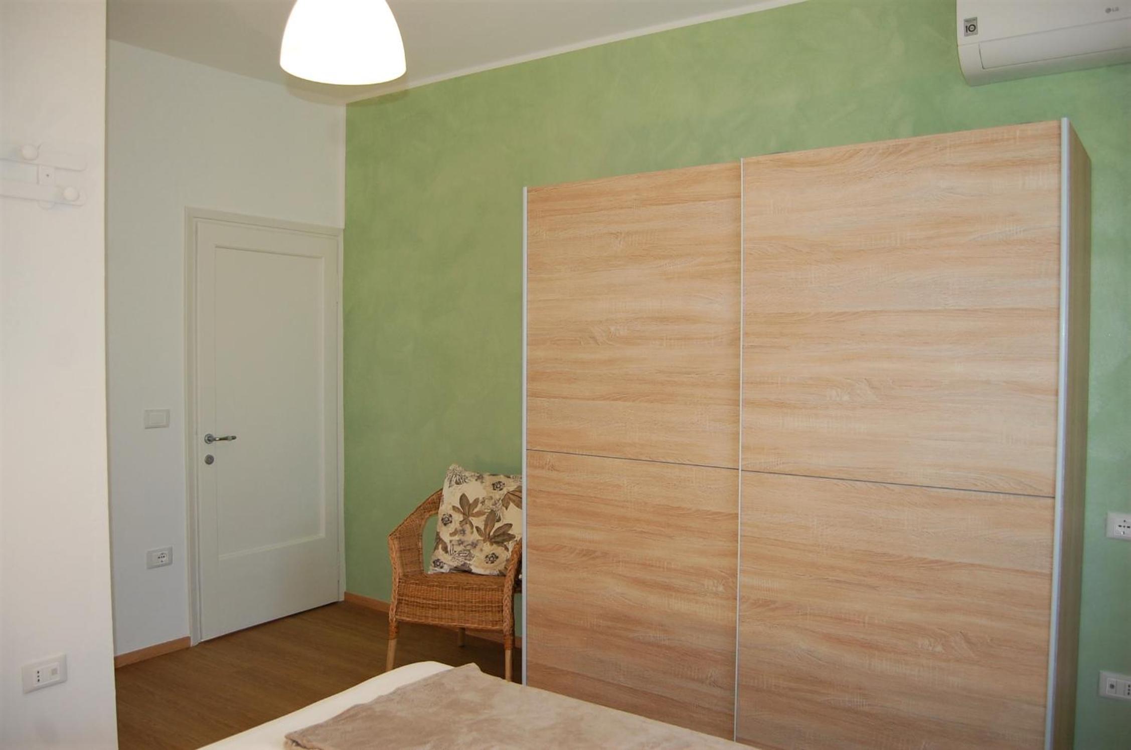 Double Room with Private Bathroom - Photo 2