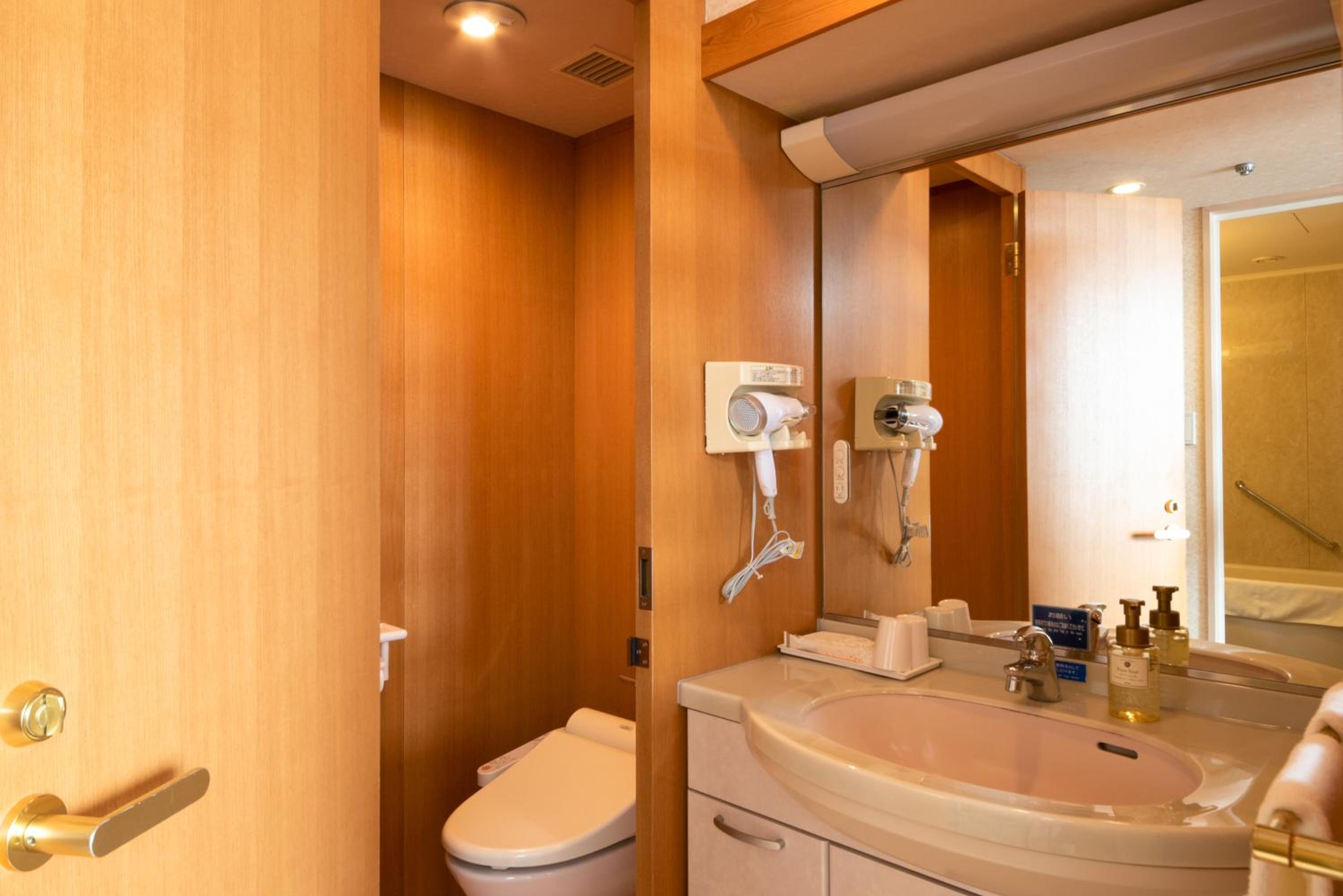 Twin Room - Non-Smoking - Photo 6