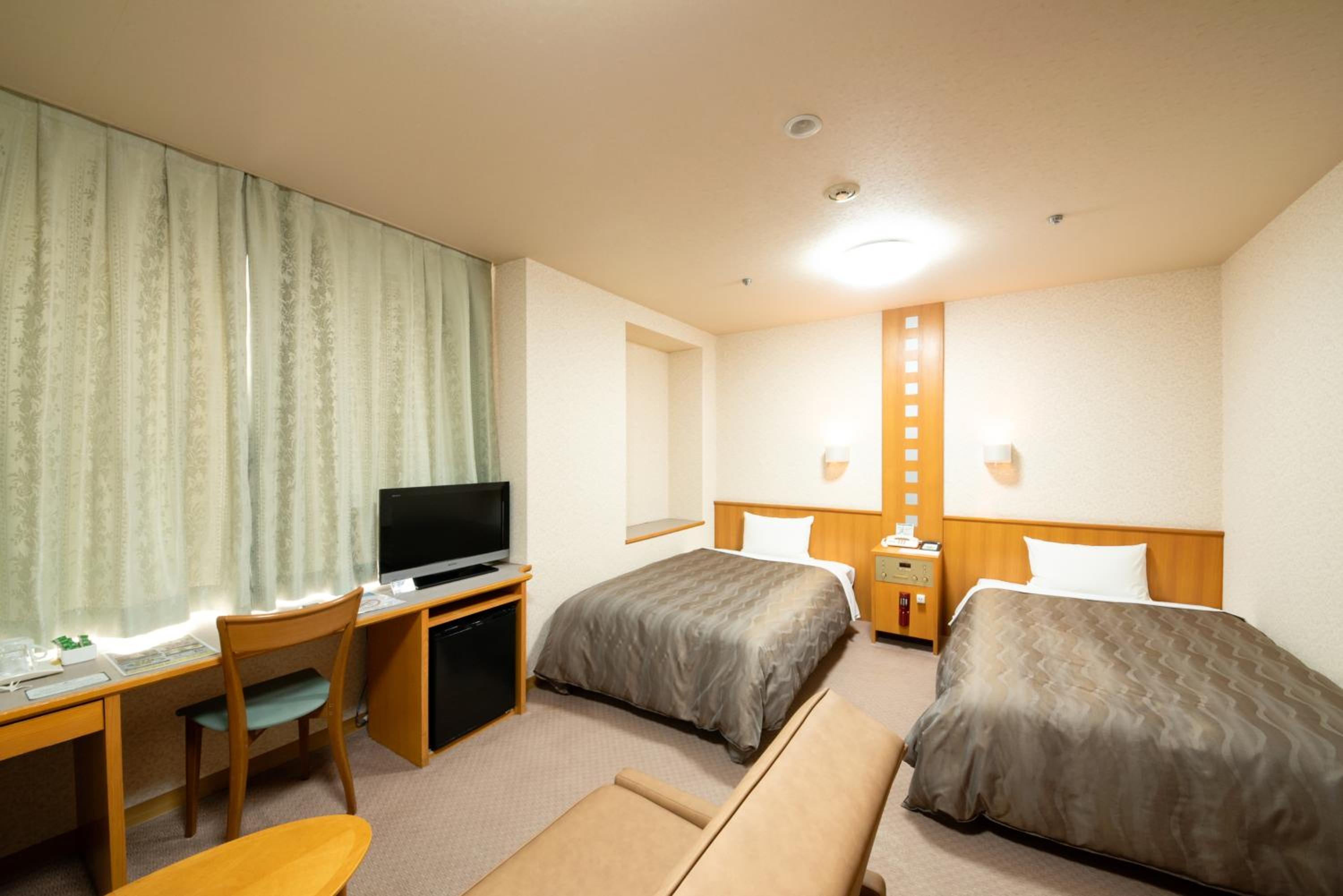 Twin Room - Non-Smoking - Photo 2