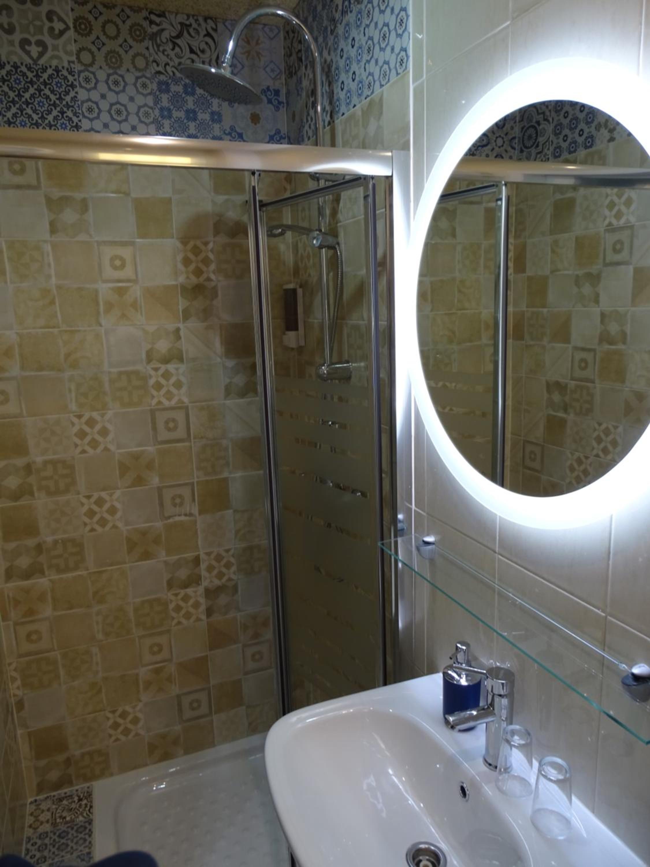 Standard Double Room - Photo 3