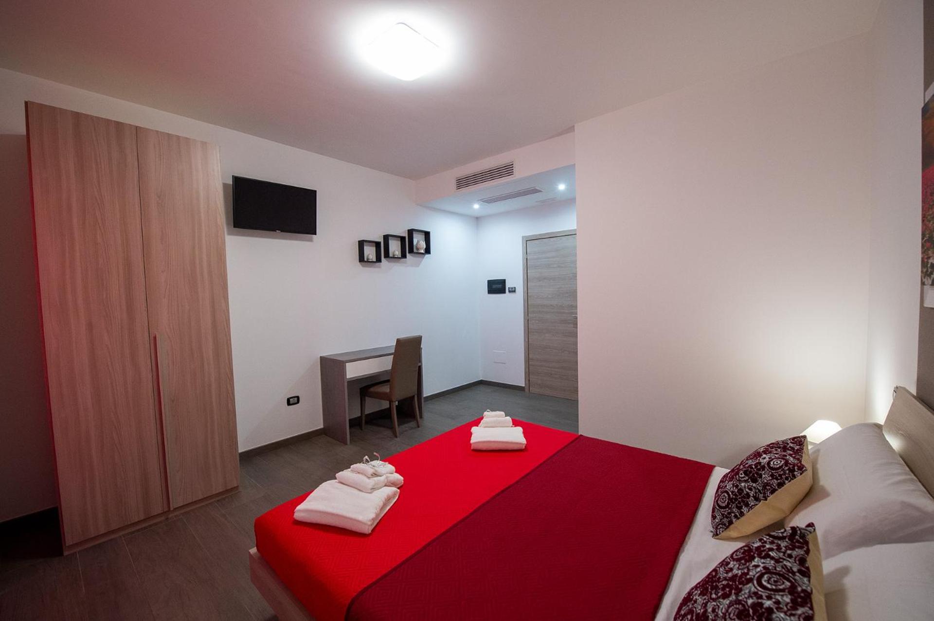 Double Room - Photo 7