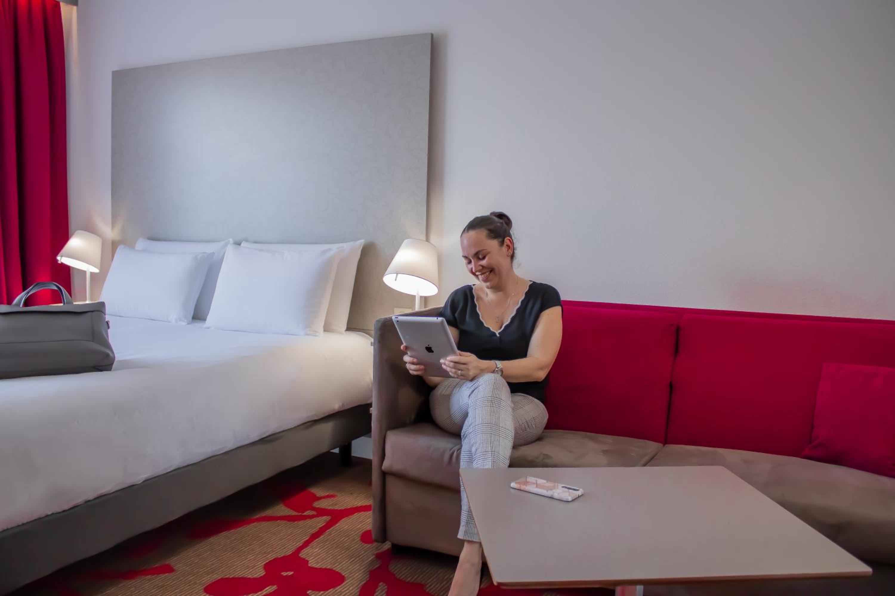 Superior Room with King Bed and Sofabed - Photo 6