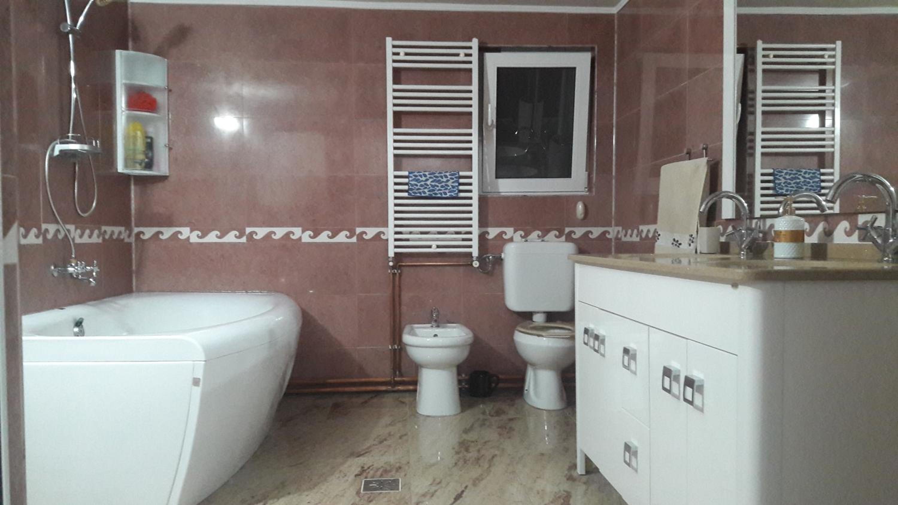 Deluxe Room (2 Adults + 1 Child) - Photo 21