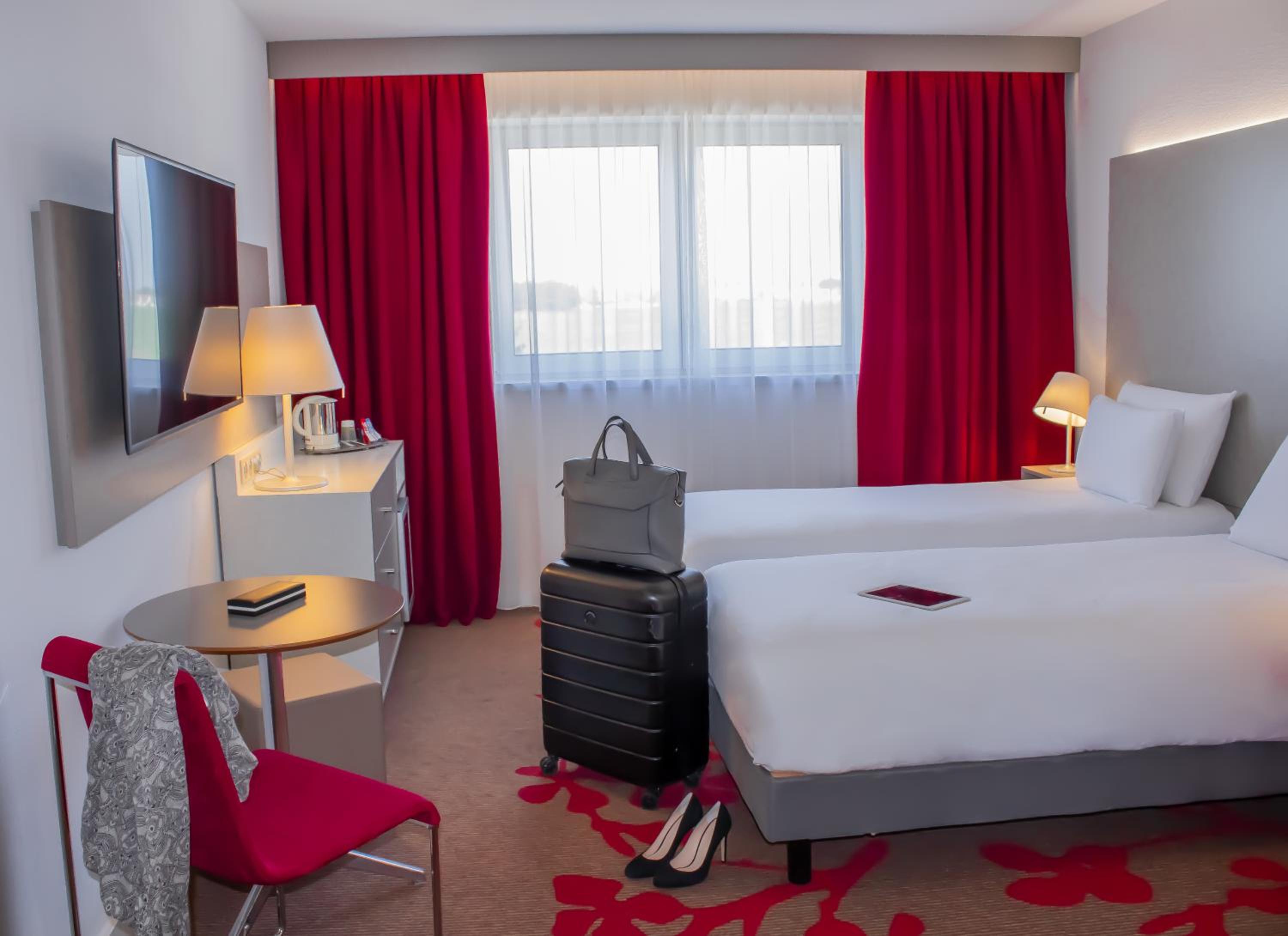 Classic Double Room with Double Bed or Twin Bed and Sofa Bed - Photo 2