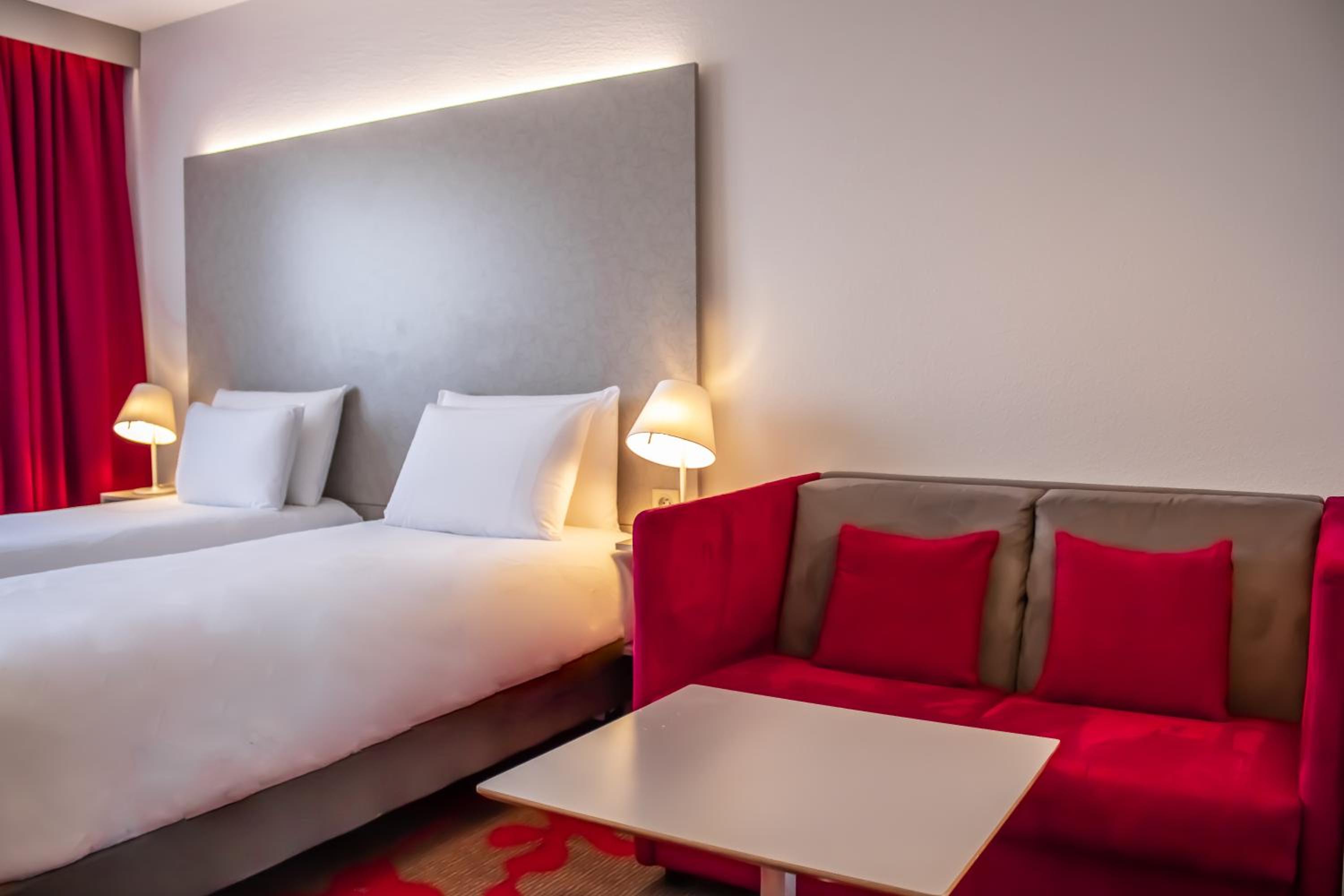Classic Double Room with Double Bed or Twin Bed and Sofa Bed - Photo 12