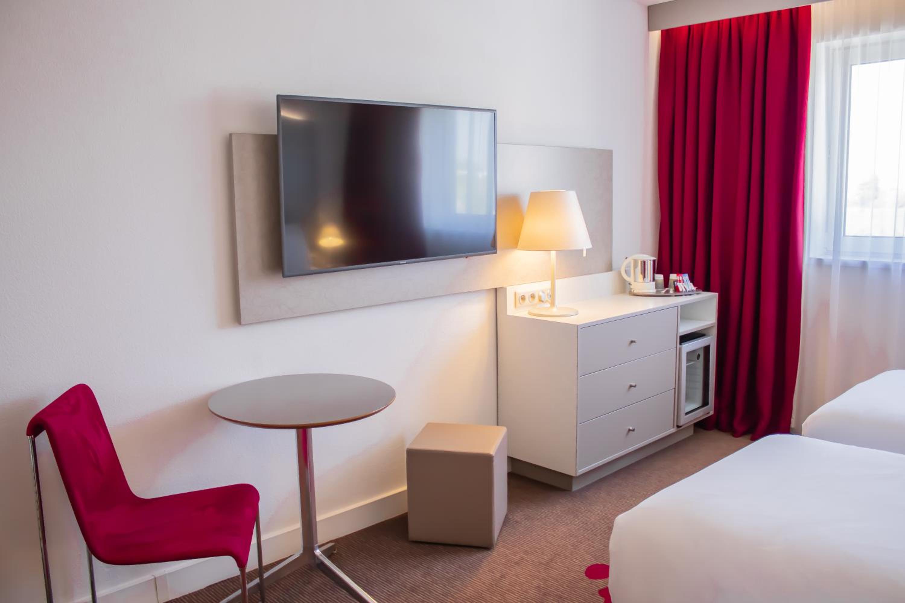 Classic Double Room with Double Bed or Twin Bed and Sofa Bed - Photo 10