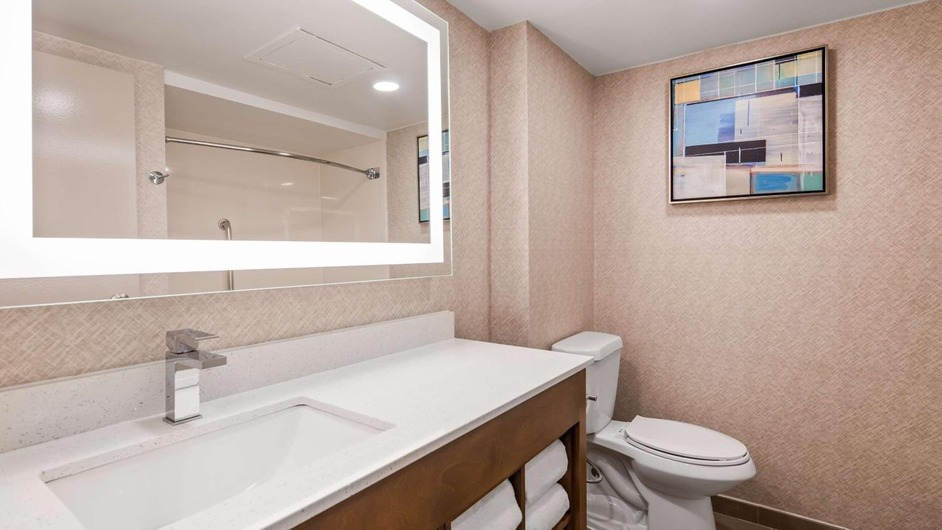 Queen Suite with Two Queen Beds and Sofa Bed - Photo 4