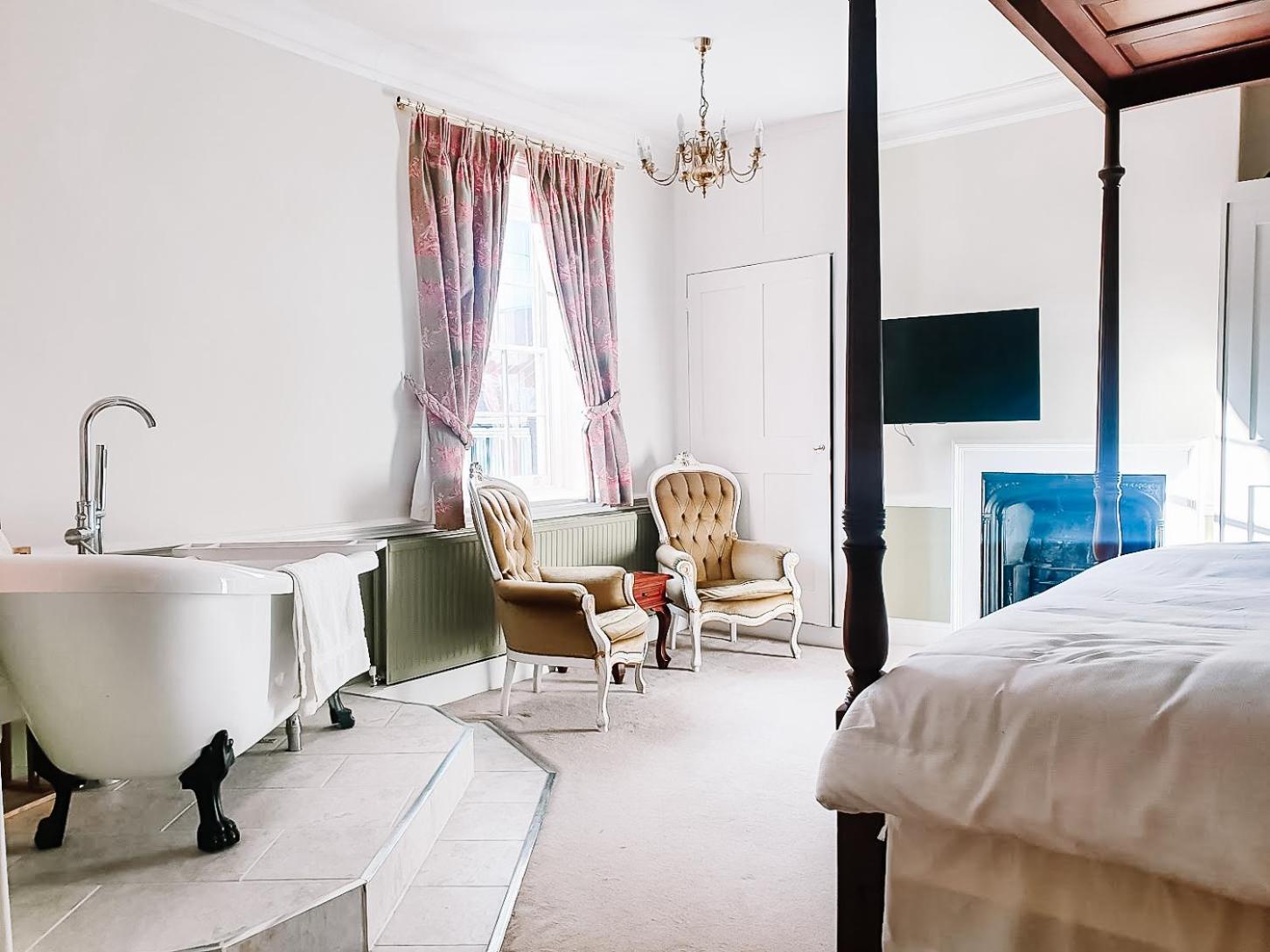 Deluxe King Room photo 2