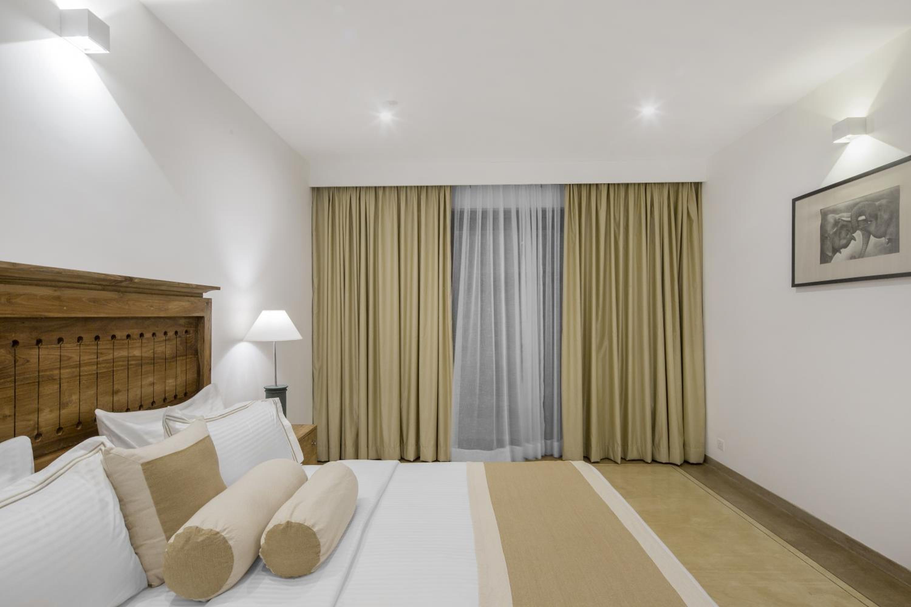 Deluxe Double Room With Side Sea View - Photo 1