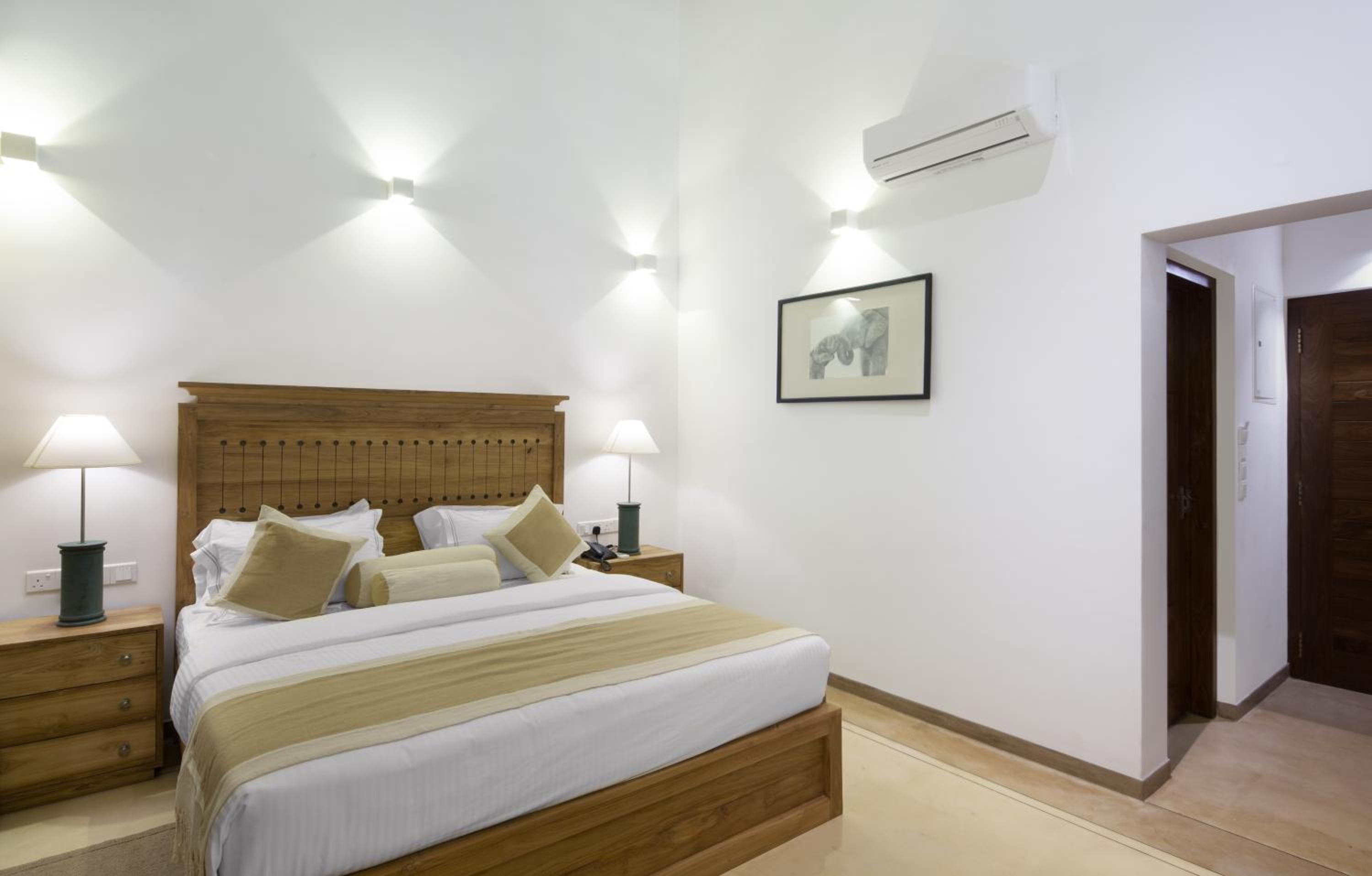 Deluxe Double Room With Side Sea View - Photo 2