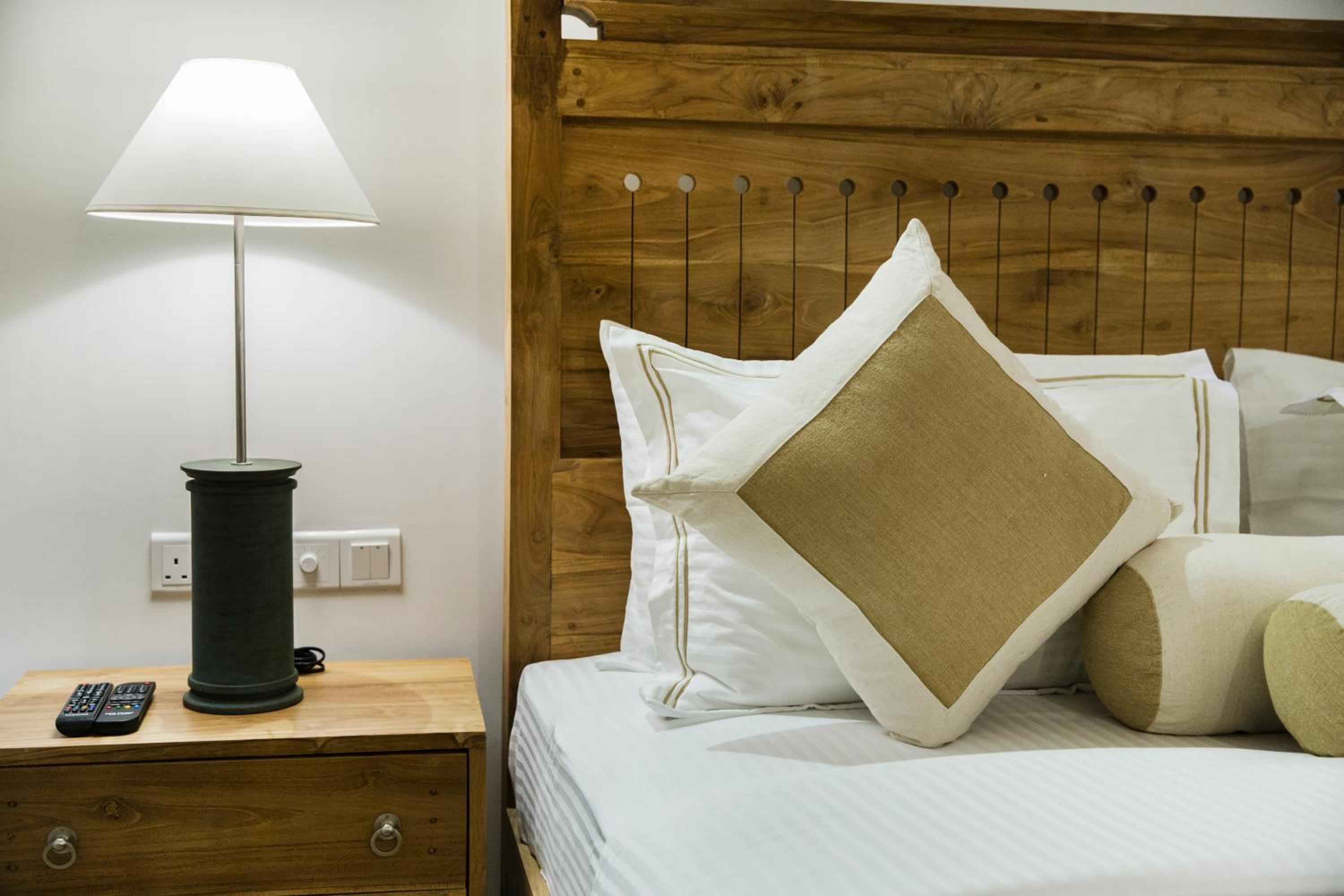 Deluxe Double Room With Side Sea View - Photo 5