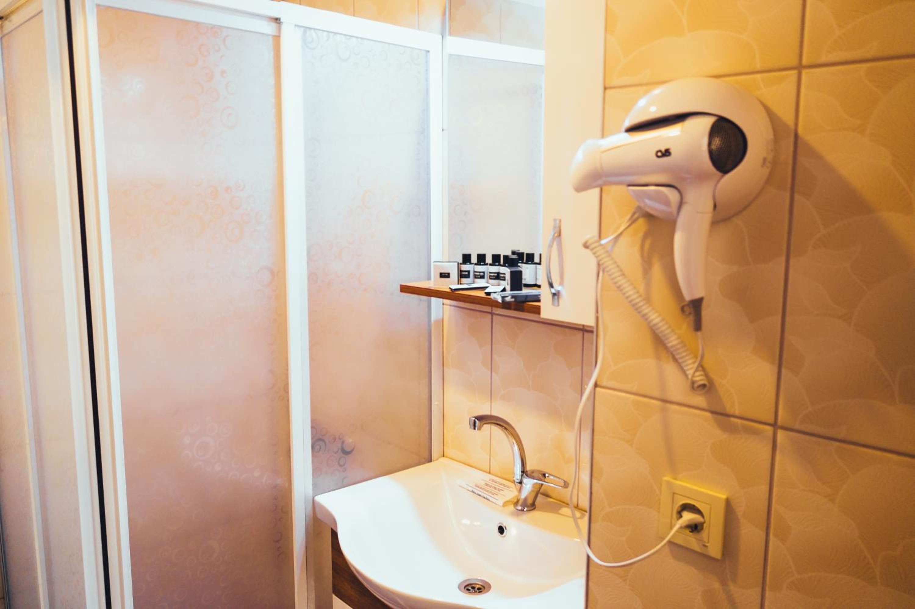 Triple Room with View - Photo 7