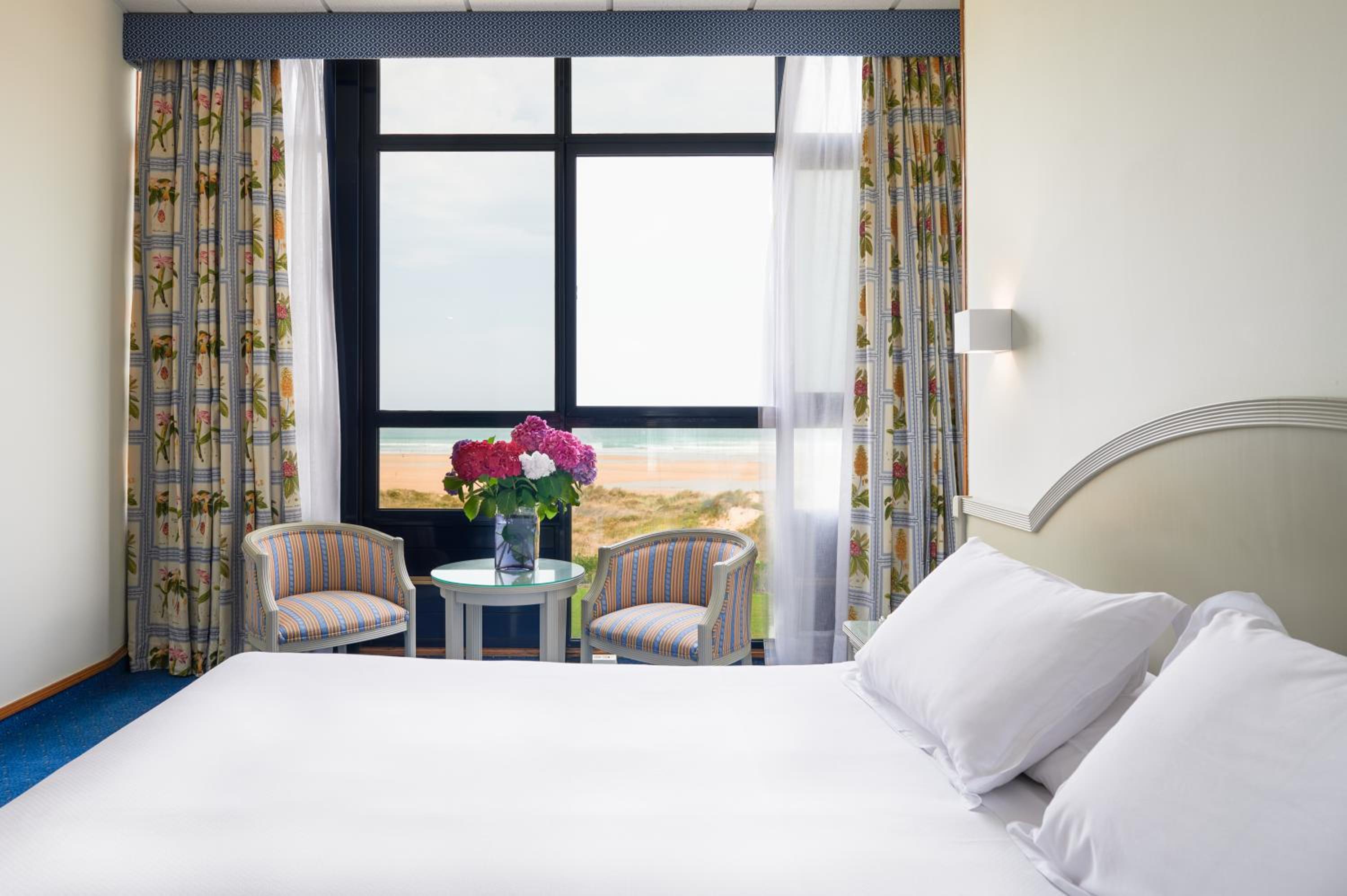 Double or Twin Room with Sea View photo 3