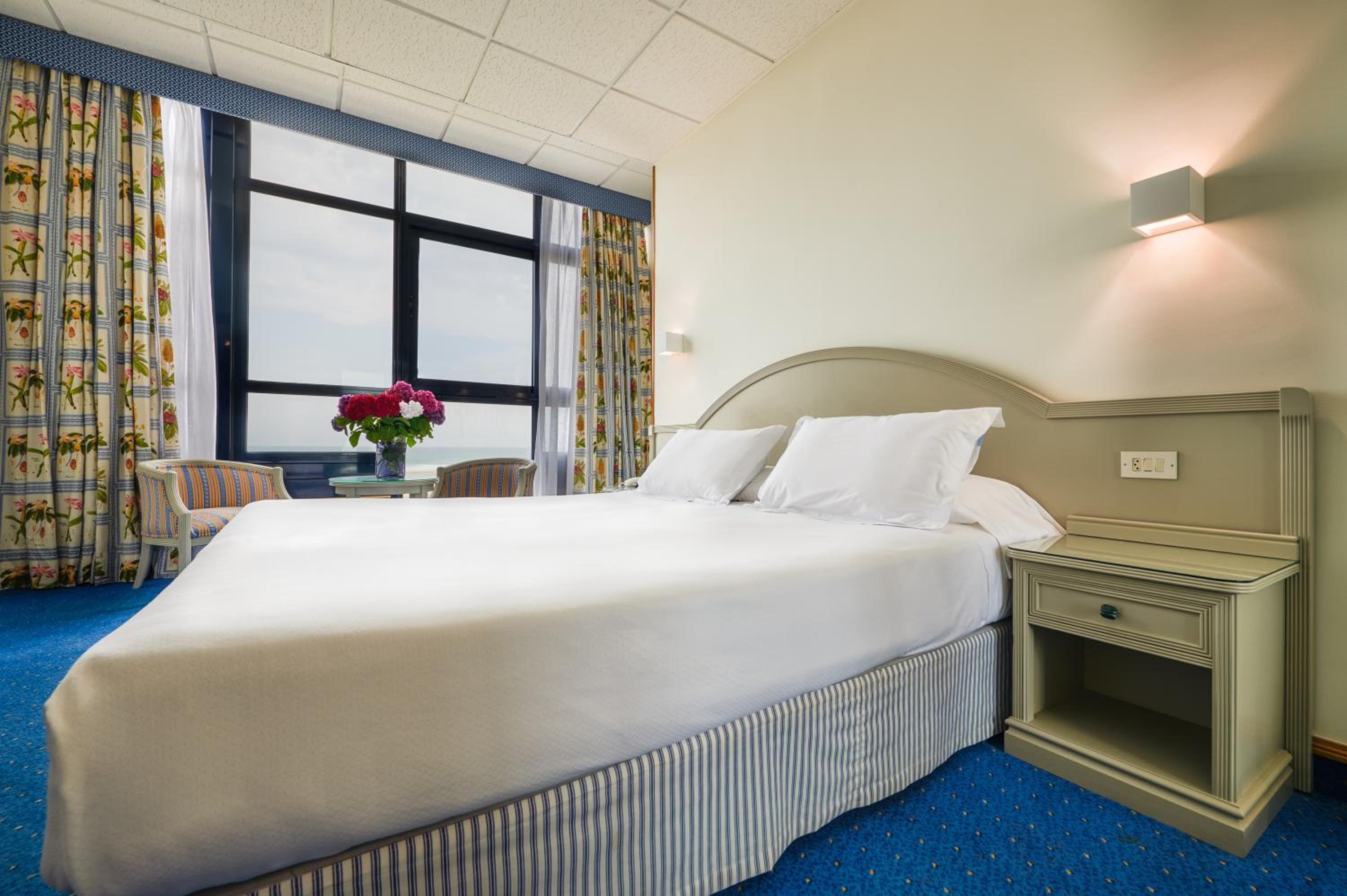 Double or Twin Room with Sea View photo 2